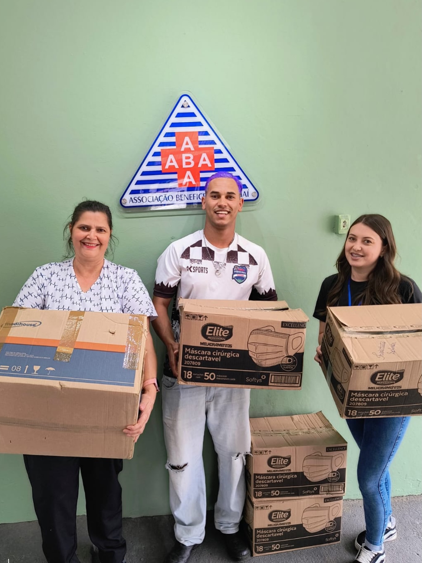 Nosso sincero agradecimento à ONG SALVAR pelas doações realizadas 💙
A solidariedade demonstrada por essa ação reflete cuidado, empatia e compromisso com o próximo. Cada doação recebida contribui diretamente para oferecer mais conforto, dignidade e acolhimento aos nossos pacientes e acompanhantes.
Gestos como esse reforçam que, quando a comunidade se une, o cuidado vai muito além do atendimento!
@pombo_alegria