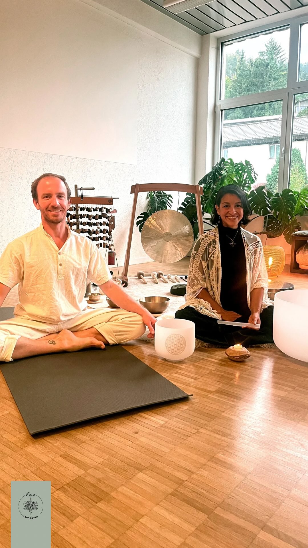 đŤ WENN YOGA DICH NICHT VERĂNDERT, IST ES NUR BEWEGUNG.
Viele machen Yoga,
um durchzuhalten.
Nicht um anzukommen.
Sie dehnen den KĂśrper, Ăźbergehen ihr Nervensystem & wundern sich, warum sie trotz Praxis innerlich laut bleiben.
Das ist kein Fehler.
Das ist Yoga ohne Tiefe.
đĽ TRUTH:
Wenn deine Praxis dich nicht reguliert,
sondern nur beschäftigt, hält sie dich genau dort, wo du nicht mehr sein willst.
Deep Dive Yoga ist kein Angebot.
Es ist eine Entscheidung.
đ KEIN Drop-in.
đ KEIN âich probierâs malâ.
đ KEIN spirituelles Fast-Food.
3 Monate. Commitment. Tiefe. Punkt.
Warum?
Weil echte Regulation Zeit braucht.
Weil dein System Wiederholung kennt â keine AbkĂźrzung.
Und weil Transformation leise passiert. Tief. Nachhaltig.
Hier geht es nicht um:
â Performance
â Optimierung
â schneller, weiter, mehr
Sondern um:
â Stabilität
â Klarheit
â VerkĂśrperung
Wir machen dieses Programm selbst, weil wir wissen, wie schnell man sonst wieder in alte Muster kippt.
𪡠WHAT YOU GET:
⢠3 Monate Deep Dive Yoga
⢠19,5 h Praxis + 3 Klangschalen-Zeremonien
⢠krankenkassenanerkannt
⢠limitierte Plätze â Qualität > Masse
â ď¸ NICHT FĂR ALLE.
⨠GENAU FĂR DICH, WENN DU SPĂRST:
âSo wie bisher â reichtâs nicht mehr.â
đ Infos & Anmeldung: LINK IN BIO â Events.
đŹ Wie findest du das neue Angebot? Tell us your thoughts â Inspiration starts with you.
đ¤ Save den Beitrag als Reminder, bevor er in der Massenflut des Feeds lost ist.
đ˛ Teile ihn mit deinen Soulmates â vielleicht ist genau dieser Impuls das Zeichen, das sie gerade brauchen, um sich selbst etwas Gutes zu tun.
đĄ Lass ein â¤ď¸ da. Jedes Like bringt mehr Magic ins Feld. â¨
Namaste.
Eure 6th Sense Yoga Souls
YOGA
TIEFE
REGULATION
NERVENSYSTEM
SELBSTVERANTWORTUNG
#deepdiveyoga #nervensystem #yogaschweiz #bodymindsoul #6thsenseyogasouls