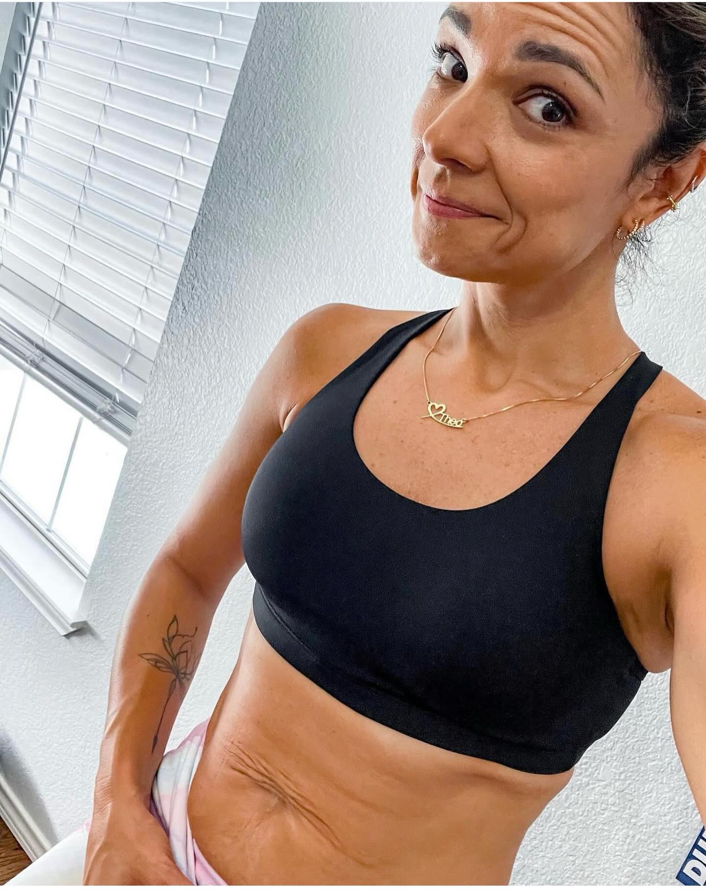 📣 ATTENTION on what I’m about to tell you!
This is my postpartum belly! Yes, wrinkly, stretched, scarred.
And also the belly that carried a baby for 9 months and is now stronger than ever before!
I wouldn’t trade my pre baby body for my post baby body even with all the so called “imperfections”.
Raise your hands if you can relate and also think your post baby body is your best body ever! 🙋🏻♀️
#postpartumbody #postpartumfitness #postpartumjourney #strongwomen #strongbody #fitness #fitnessmom #womeninfitness #wellness #prenatalfitness #postnatalfitness #postpartumworkout #planomomsfitness #planomomstx