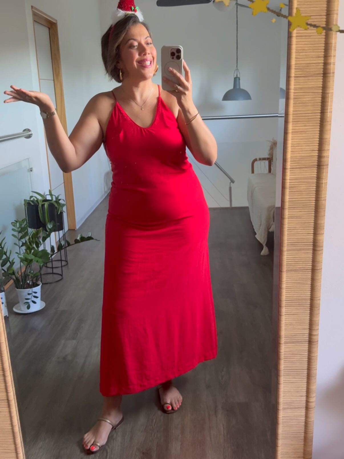 Et…… Joyeux Noël à vous toutes les Beautés fatales ♥️⭐️🎄
J’ai été heureuse de prendre soin de vous en ce mois de fête intense, pour apaiser, alléger♥️
J’ai été heureuse de vous offrir les délicieux et magnifiques biscuits de la @lafeebiscuit_reunion et voir à chaque fois vos sourires et vos yeux pleins d’étoiles ✨
Et je suis heureuse et remplie de gratitude à l’idée aussi de prendre bientôt soin des personnes pour qui vous avez pris des cartes cadeaux 🎁 Je vais les chouchouter vous pouvez comptez sur moi 💝
Et comme dit la chanson « All I want for christmaaaaaas… is youuuu🎄⭐️ alors merci merci merci pour votre présence et votre confiance🫶
Marika🤗