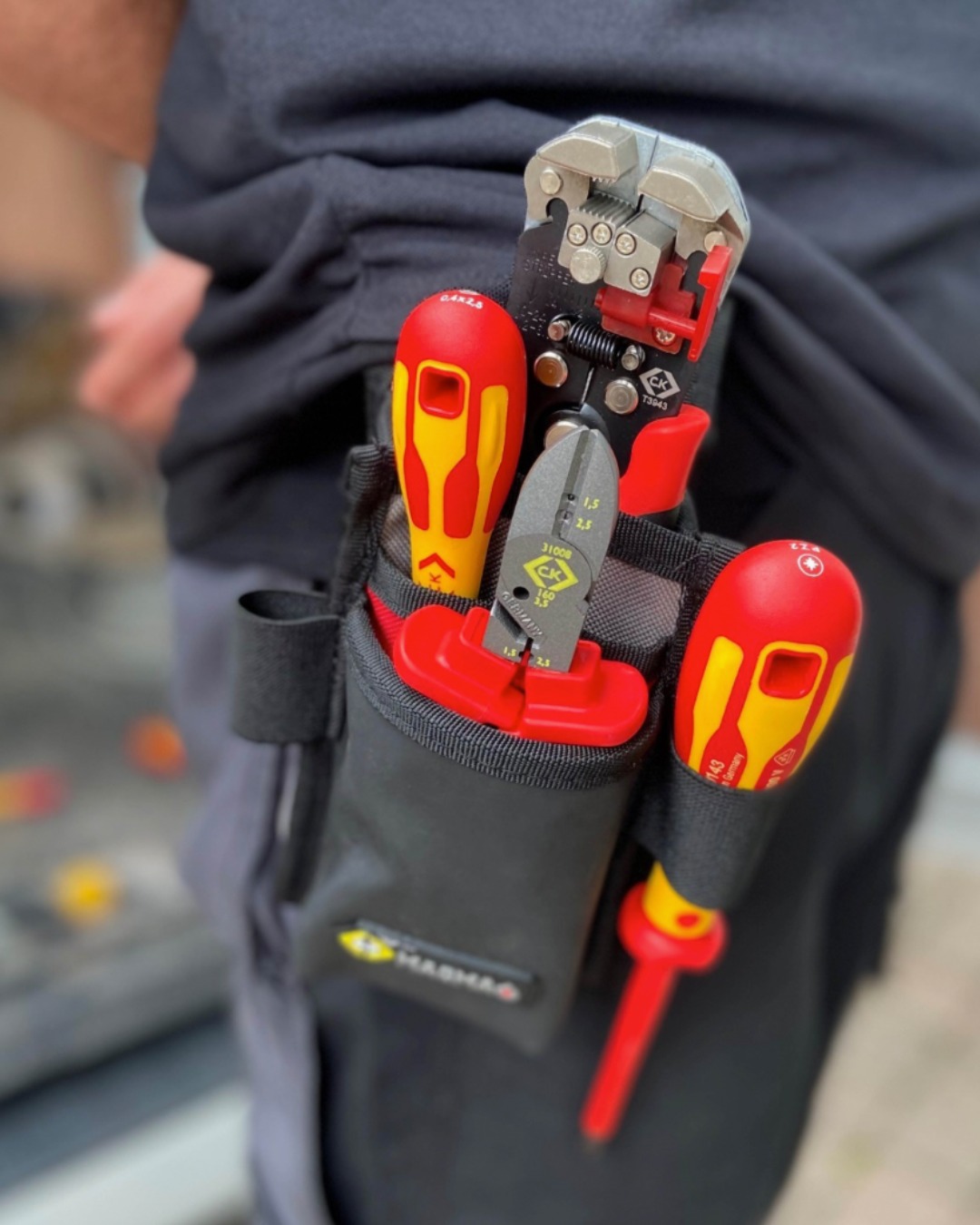 This setup just called for a double-take... 😍
The C.K Magma essentials pouch never disappoints, with a universal belt attachment making it suitable for the pros AND DIYers alike 💪