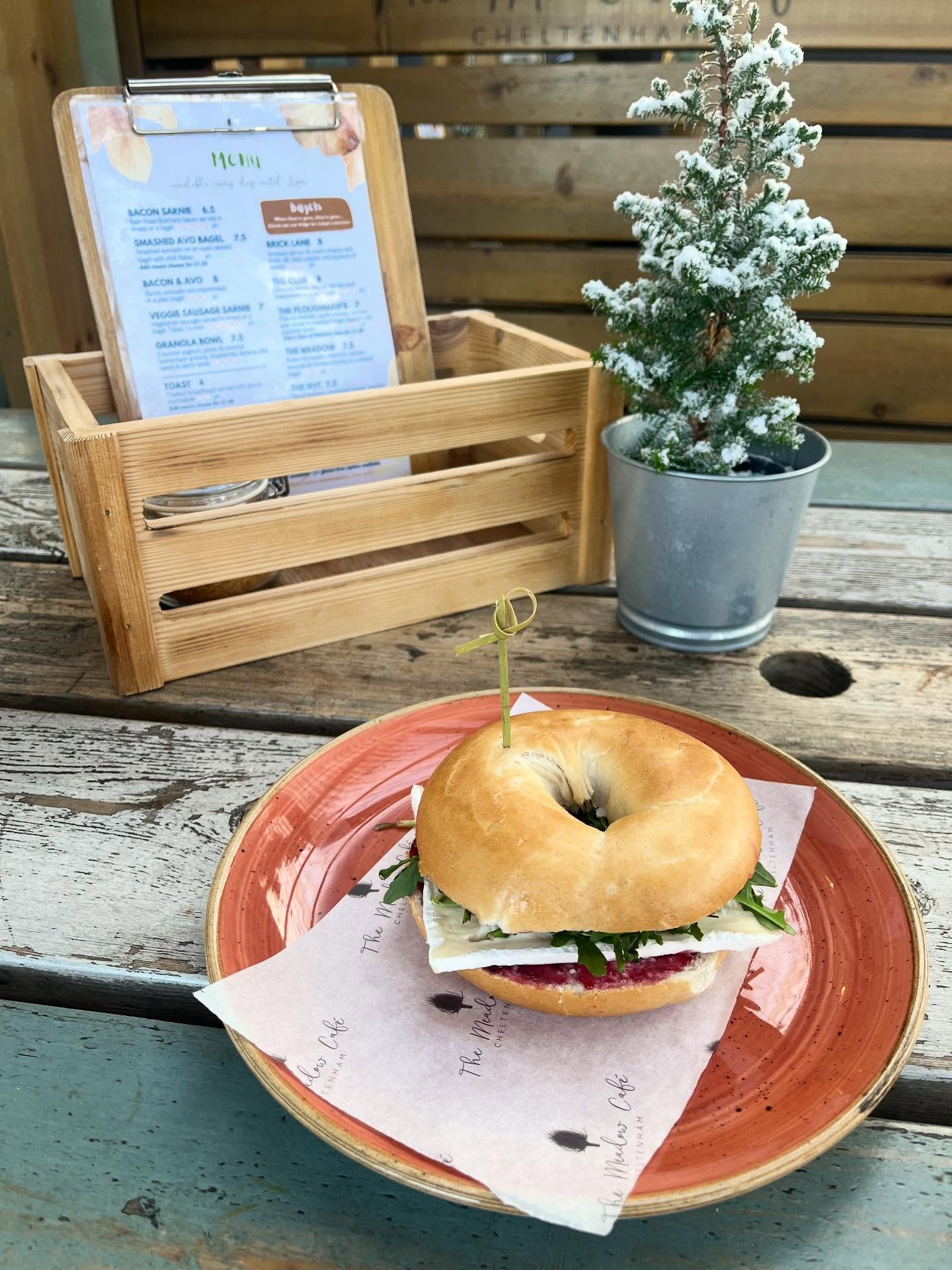 LE BRIE 🥯 Cranberry sauce, sliced Brie and fresh rocket served on a toasted bagel 😍 This Christmas special is what Christmas is alllll about!🎄
Still available over the Christmas period and into the new year! ✨
#themeadowcafechelt #briebagel #christmassandwich #cheltenhamcafe #visitchelt