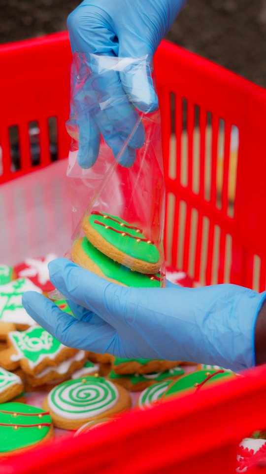 🍪This is your sign to slow down and enjoy a Christmas cookie ✨
Freshly baked, packed, neatly lined up, and spreading festive cheer.
#pastries #pastry#foodie#cookies#xmas