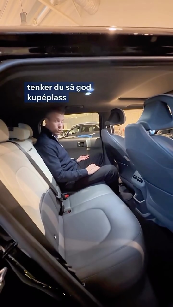 Til deg som vurderer bil før nyttår!
KIA EV3: velg mellom rentekampanje eller momsgaranti 🚘 Vi har fortsatt noen biler på lager! Velkommen til oss i morgen fra 10-14 for en kaffe og hyggelig bilprat ✨