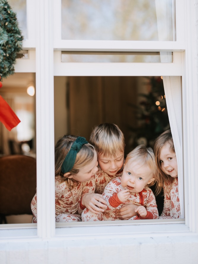 I had to try this trend out with these fun Christmas photos Swipe to see the Vintage version from AI!!