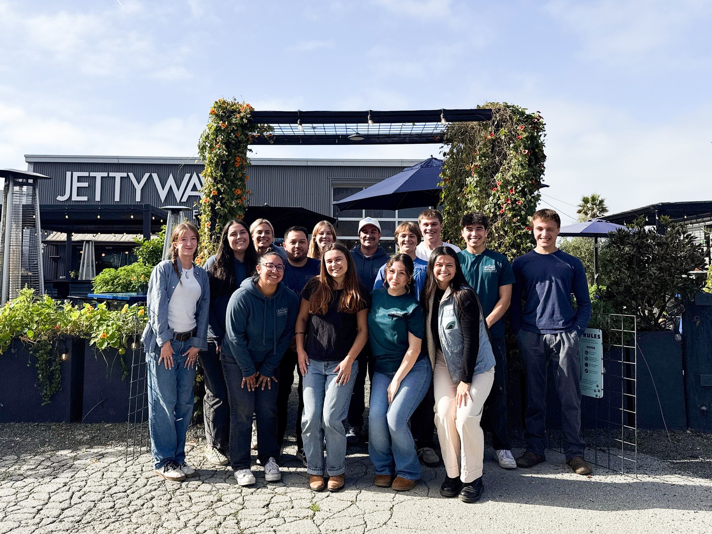 🥃 From all of us at Jettywave, Merry Christmas and all the best wishes for a (small batch) spirit filled holiday season! 🎄
We're back open 12-8 pm on Friday, see you here! 🍸️