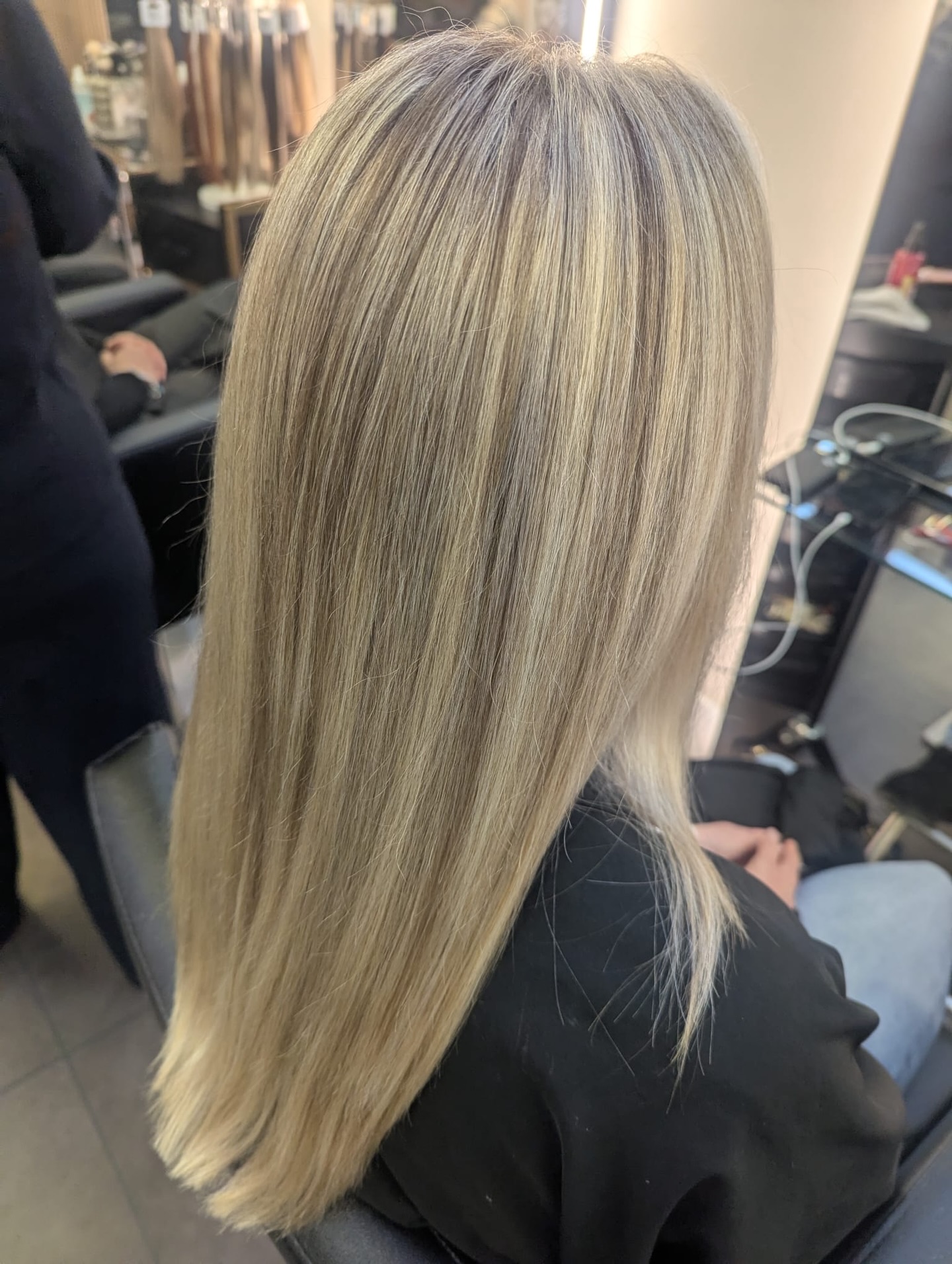 ✨🎄💇🏼♀️
Colour, cut & Style by Milanka.
Swipe > to see before picture
#ʙʟᴏɴᴅᴇʜᴀɪʀ #altrincham #hairsalon #cheshire #christmasweekend🎄❤️