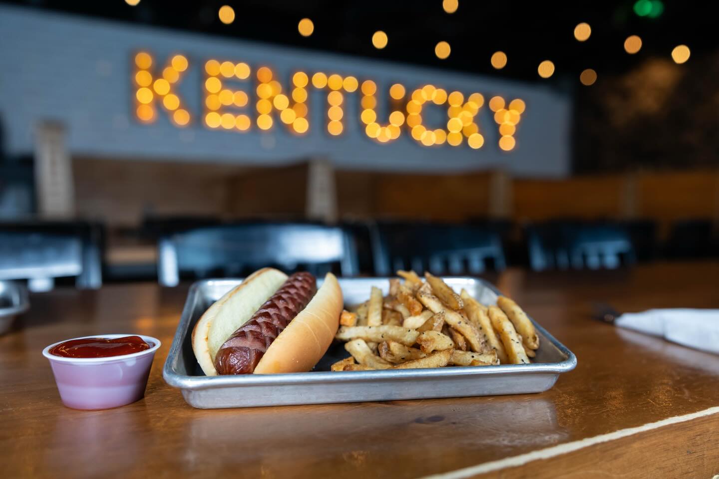 Merry Glizzmas! ๐ญ
Weโre excited to announce our new Late Night Snack menu including hotdogs, smash burgers, chicken fingers and more. Everything just $10 each! ๐
Ask your server for a menu. 8pm-LATEpm.
#kwfoodies #waterloofoodies #kitchenerfoodies