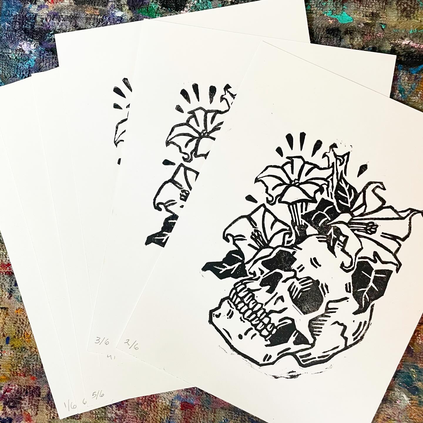 Happy Solstice to all! Blessed Yule! May the darkness bring you peace and introspection. May it remind you of the death that comes with winter and the rebirth of our world with the coming sun. May the coming of the light fill your hearts with joy! Love to all! Yay!
✨🌲✨
This is a new print that I made recently. I’ve always loved the lino cut style. This is only the 3rd one I’ve ever done so I’m excited to keep going and get better!