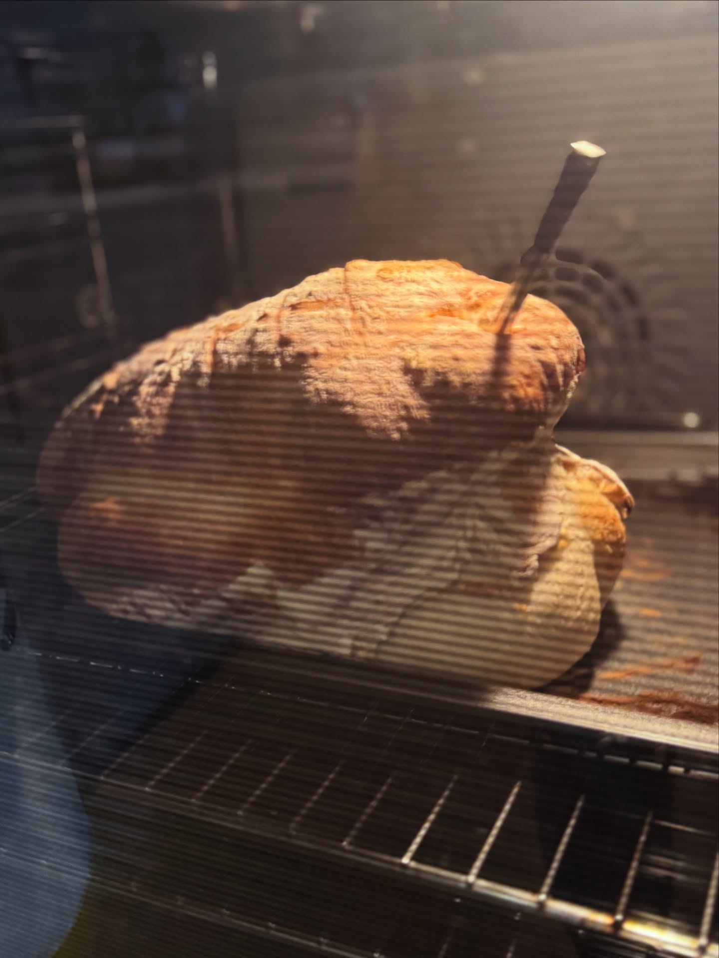 There is nothing more comforting in the morning than the smell of freshly baked bread! (With the sensor to make sure it’s definitely comes out perfect). Happy Thermomixing everyone! #thermomix #freshbread #thermomixjersey #thermomixuk #madefromstratch