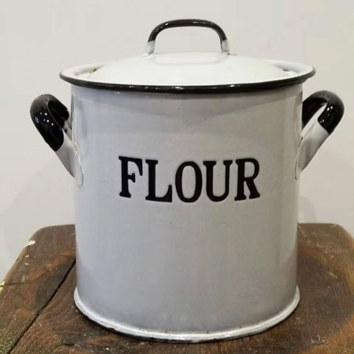 https://www.objetdart-stuff.co.uk/product-page/vintage-white-and-blue-enamel-flour-bin