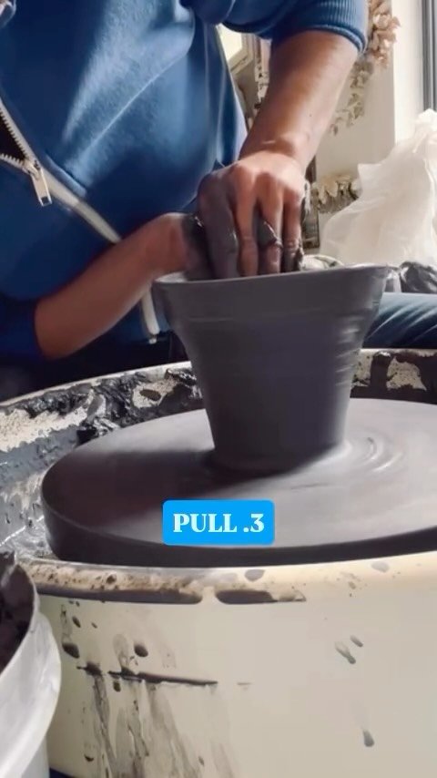 Easy-Peasy? Only one way to find out!
Come try for yourself ☕️🍨🍚
Wheel Throwing Courses at The Clay Table
With Alice Lamarque Foray @atelier_o.m.a
8 Jan - 26 Feb
Thursdays 09:00-11:30 5 SPOTS
Thursdays 19:00-21:30 3 SPOTS
(no classes during Spring school Holidays)
More info and online booking link in bio