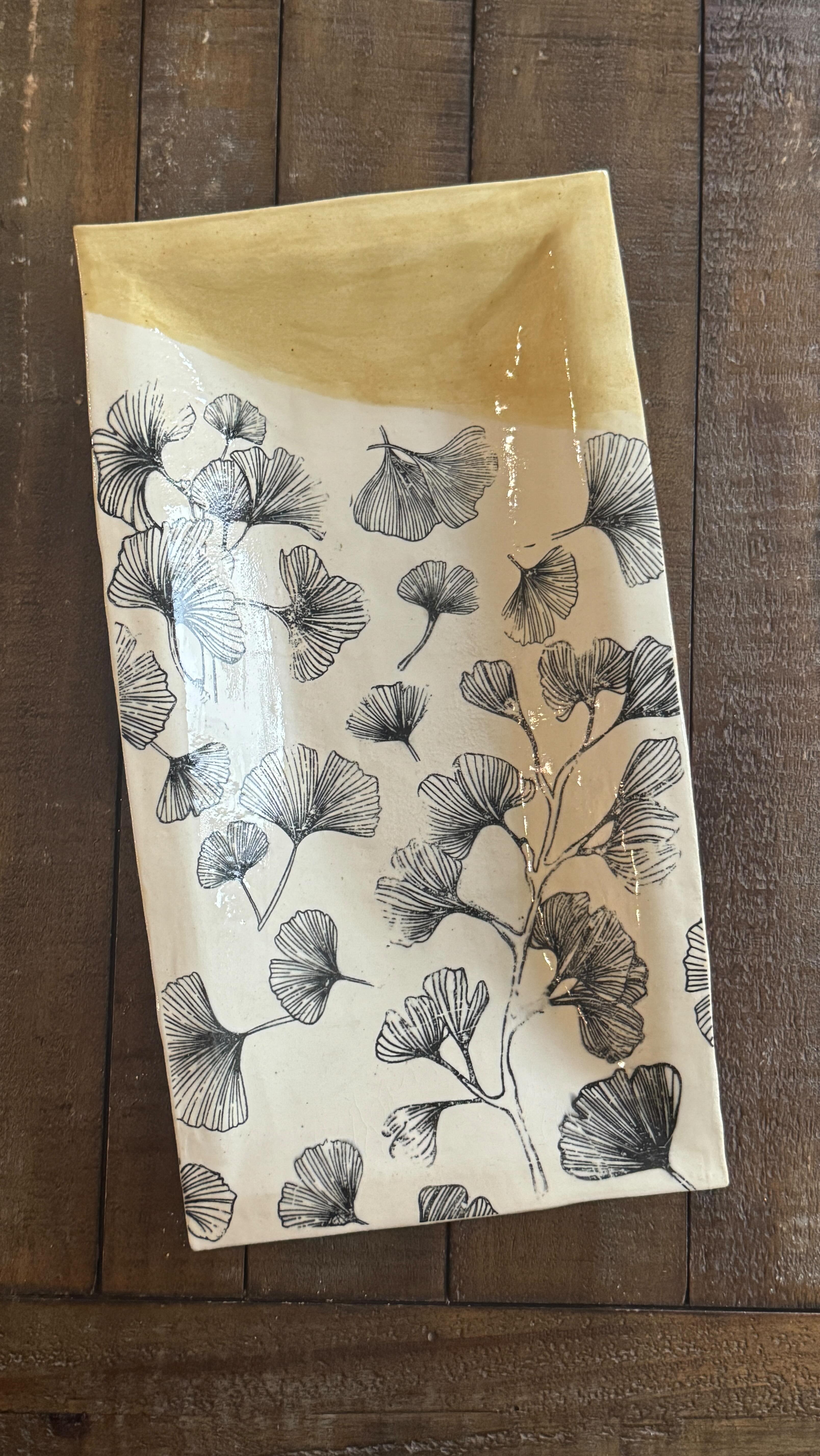 Drop platter with image transfers at Potocki Center for the Arts in Mission Viejo! Another fun way to add to your pottery pieces! I used ginkgo leaves transfer paper and @maycocolors sahara sands mixed with a bit of marigold yellow to add to my platter. Finished with a layer of clear and we are good to go. Love the end result so much!
I buy all my supplies from @aardvarkclay
They are the best and I love to support a local business.
#ceramic #ceramictableware #ceramicclasses