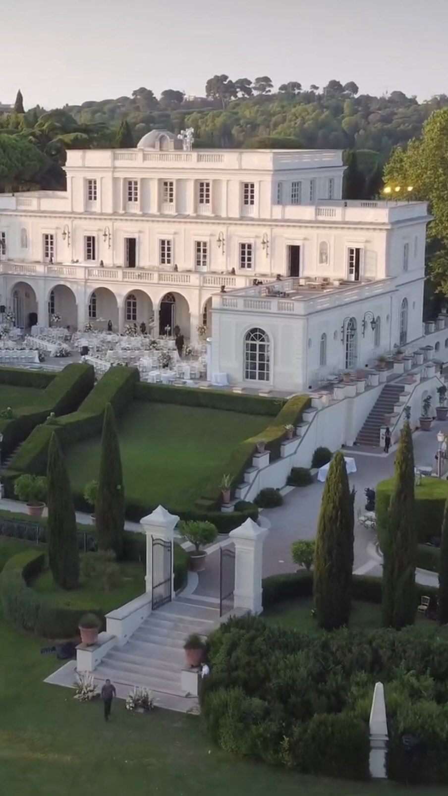 Take two !
We love what we do — but it’s not all glitz, glam, and fairytales. Being a wedding planner is hard work. And the truth is: it takes a strong team. 💪
That’s why when you book with us, you get TWO professionals dedicated to making your dream day a reality.
On a typical wedding day, we walk 20,000 to 30,000 steps — making sure every detail is perfect and every moment runs smoothly. We stay strong, organized, and focused so you don’t have to.
Your job is to enjoy the magic. Ours is to make it happen.
Book Levin Wedding and get a dream team to plan, coordinate, and bring your wedding vision to life.
Planner: @levin.wedding
Flower: @bluetenreich_florist
Deco: @thefeatherette
Day Assistent : @mikado_hochzeitsplanung
Tablecloth: @vonrock.de
Paper: @kleingedrucktes_siegburg
#Weddingplanner #hochzeitsplanung #destinationweddingplanner #schlossbensberg #bridetobe #verlobt #weddingday