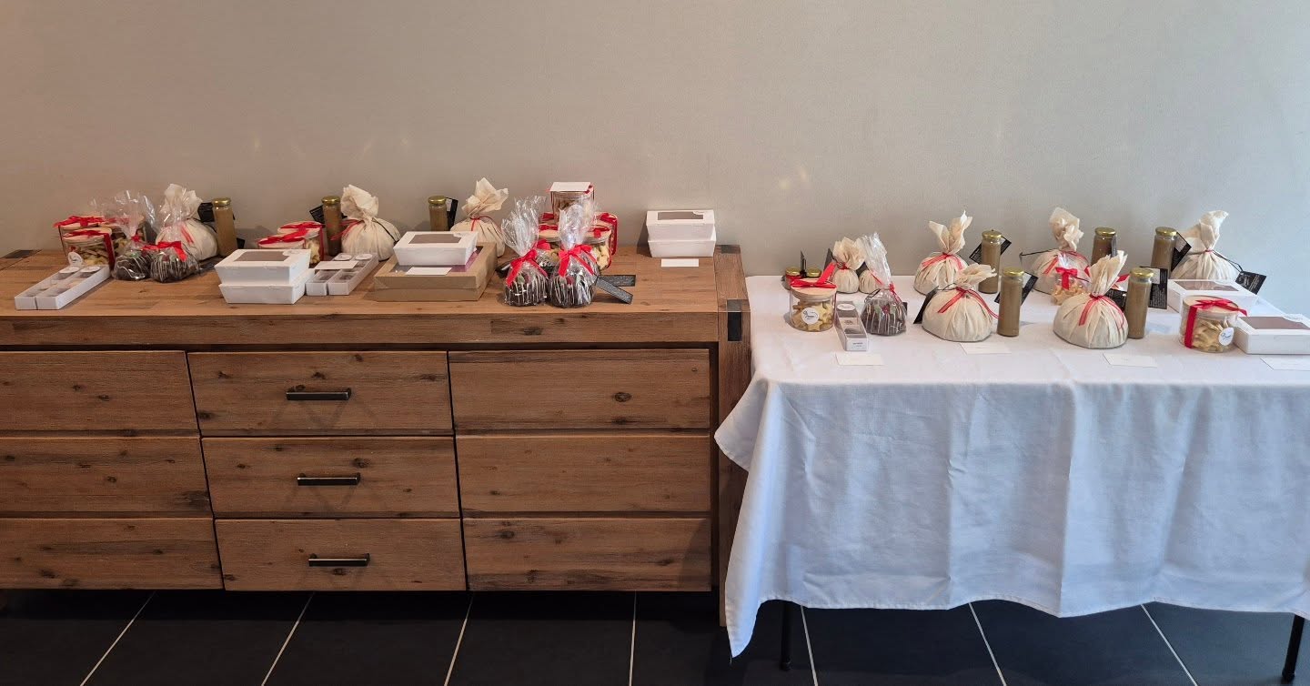 🎄Merry Christmas 🎄
Thank you so much to everyone who ordered, supported and trusted me with your Christmas catering and sweet treats this year. It truly means more than you know.
The Christmas puddings were a huge favourite again this year — I hope you all enjoy them with family, friends and full plates
Wishing you a very Merry Christmas and a beautiful day wherever you’re celebrating ❤️