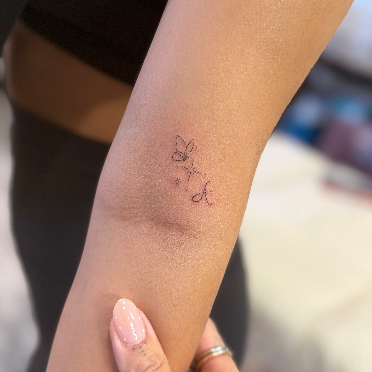 🦋 with moms initial 💞
.
.
#TinyTattoo
#SmallTattoo
#MinimalTattoo
#MicroTattoo
#DelicateTattoo
TinyInk
FineLineTattoo
SimpleTattoo
InkedMinimalism
MinimalistTattoo