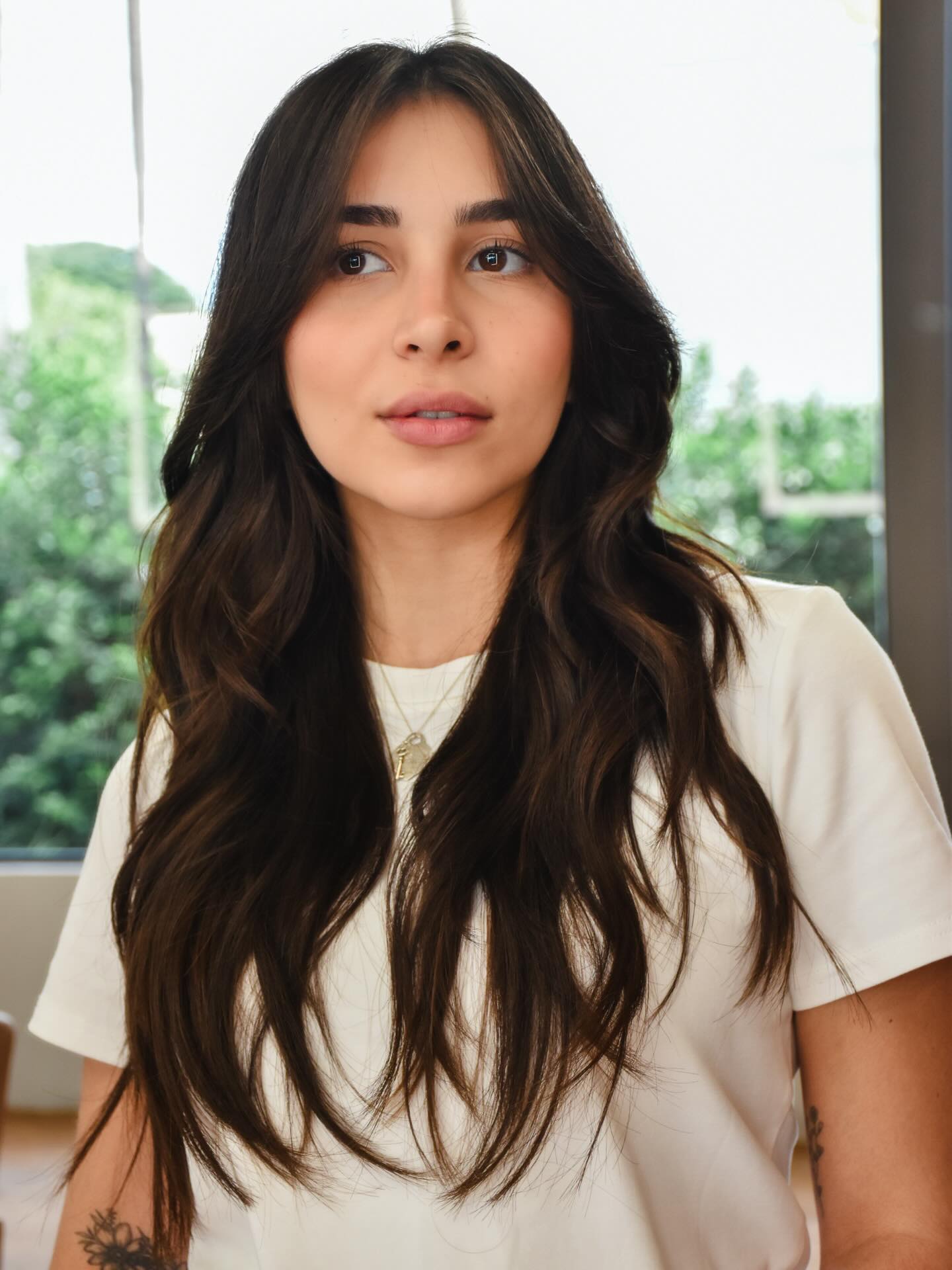 Camadas, sutileza e movimento.
Um corte de cabelo não deve ser sem graça, reto e que só tira comprimento. Ele pode fazer seu cabelo ganhar vida, balanço e movimento.