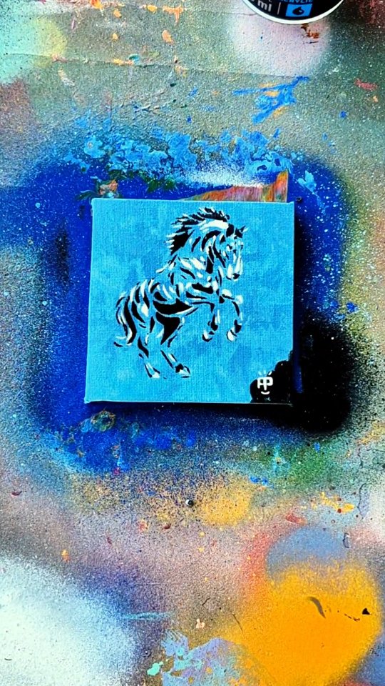 Un POPCHIPS cheval 🐎
Calme, puissance, précision.
Un classique revisité à ma sauce.
Le prochain animal, je fais quoi ?
#popchips #streetart #stencilart #arturbain #animalart alexandrepetrus