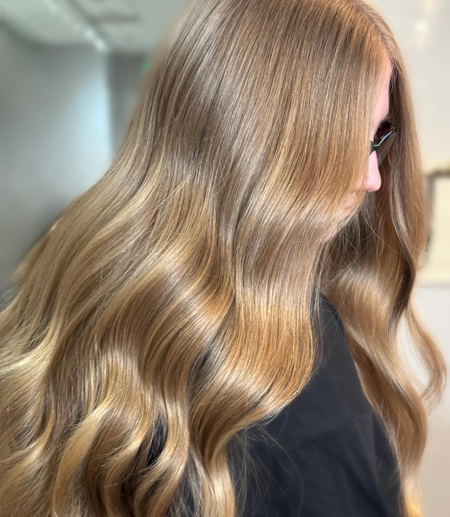 ✨ This is what healthy blonde looks like. ✨
Lived-in, seamless, and glowing from root to end, this blonde isn’t just about colour, it’s about integrity.
Every section was lifted with intention, every tone chosen to protect the hair, and the result?
✨ Flawless shine
✨ Soft dimension
✨ Blonde that feels as good as it looks
If you want blonde that grows out beautifully without sacrificing the health of your hair, this is your sign.
📅 Ready for your own lived-in blonde moment?
Book with Rachel, your healthiest blonde starts here.
#yqr #yqrhairsalon #yqrhairstylist