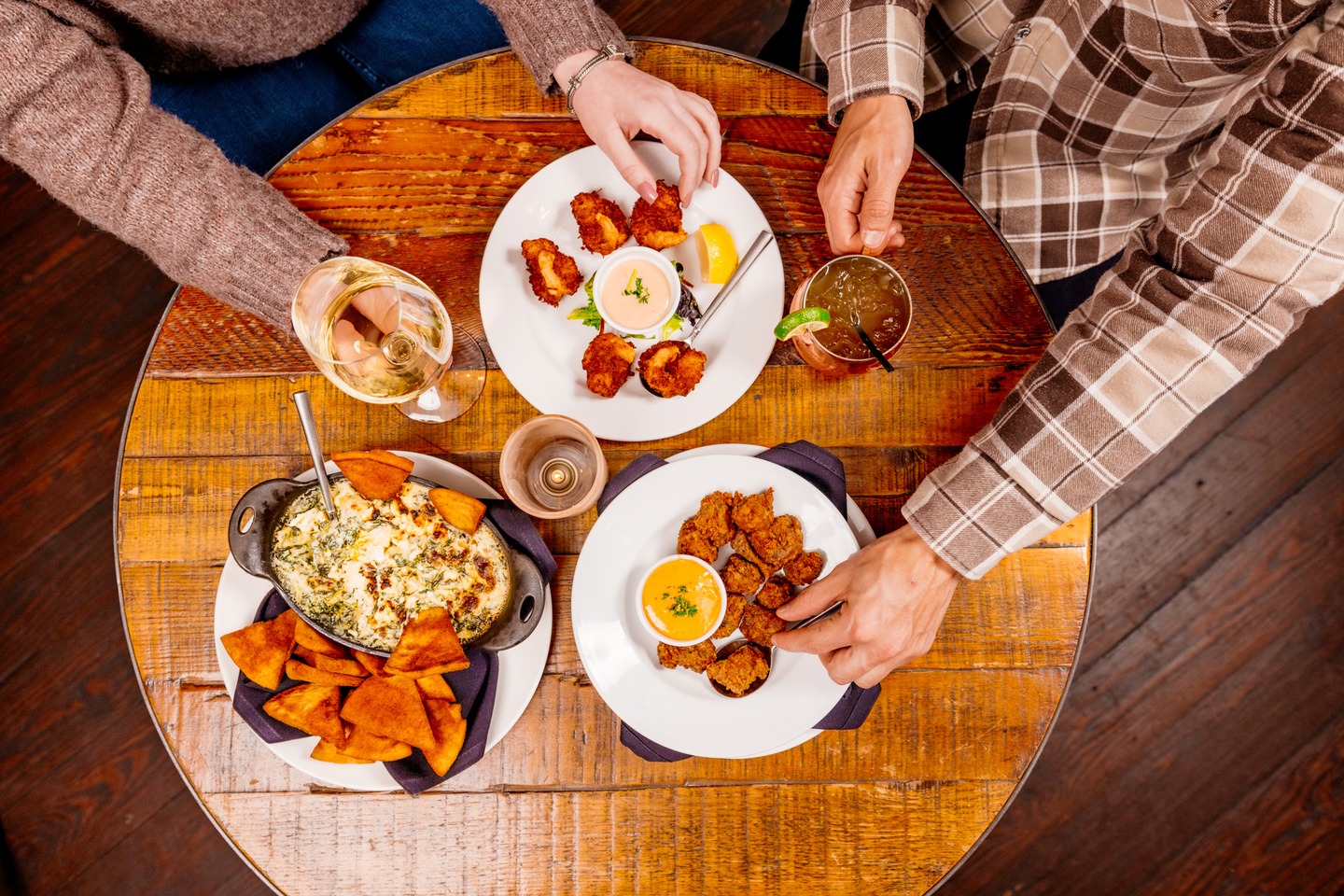 Settle in. The night begins with bold starters, solid pours, and the promise of a meal worth remembering.