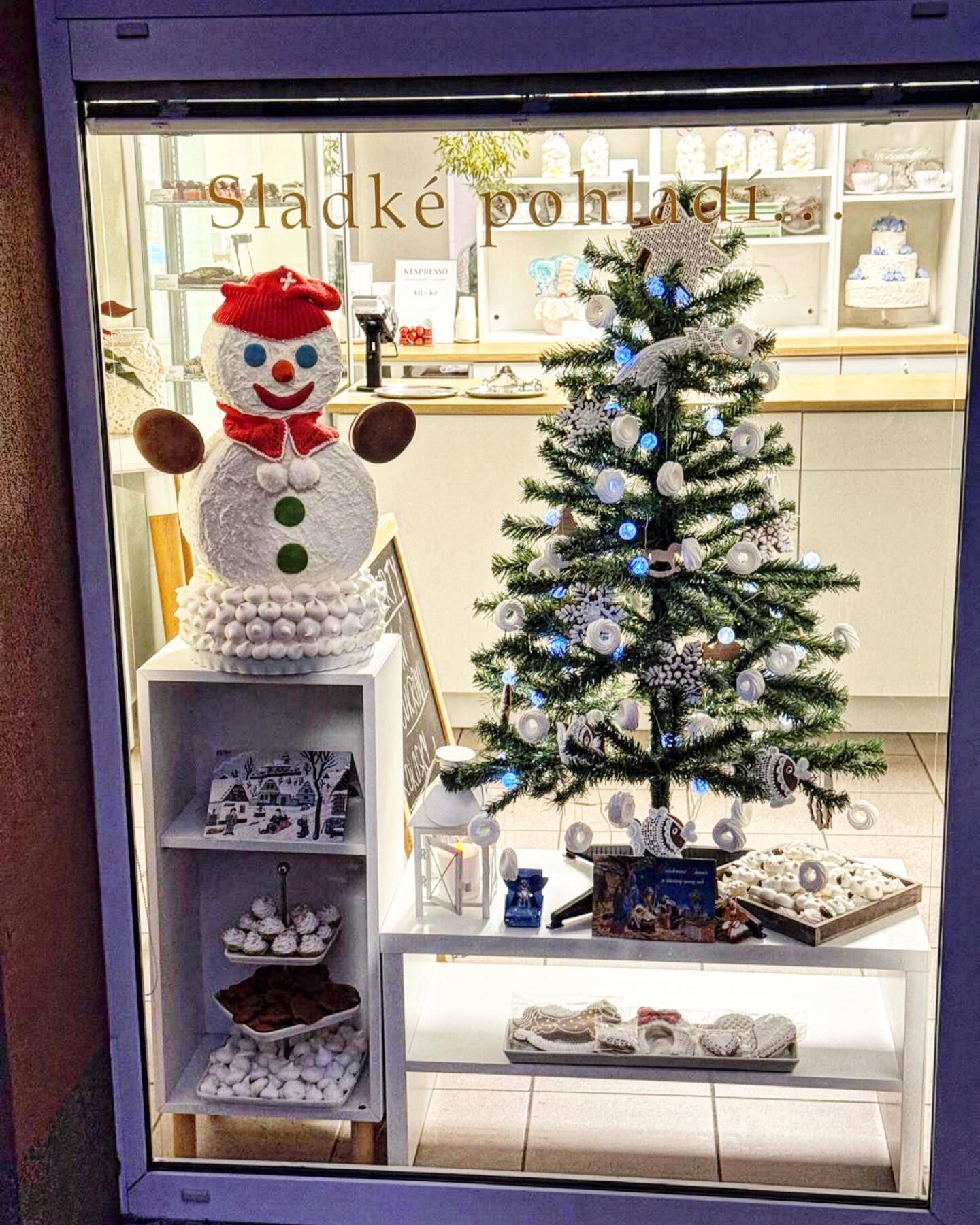 Přejeme Všem klidné prožití vánočních svátků, v novém roce zdraví, lásku a spokojenost. #sladkepohladi