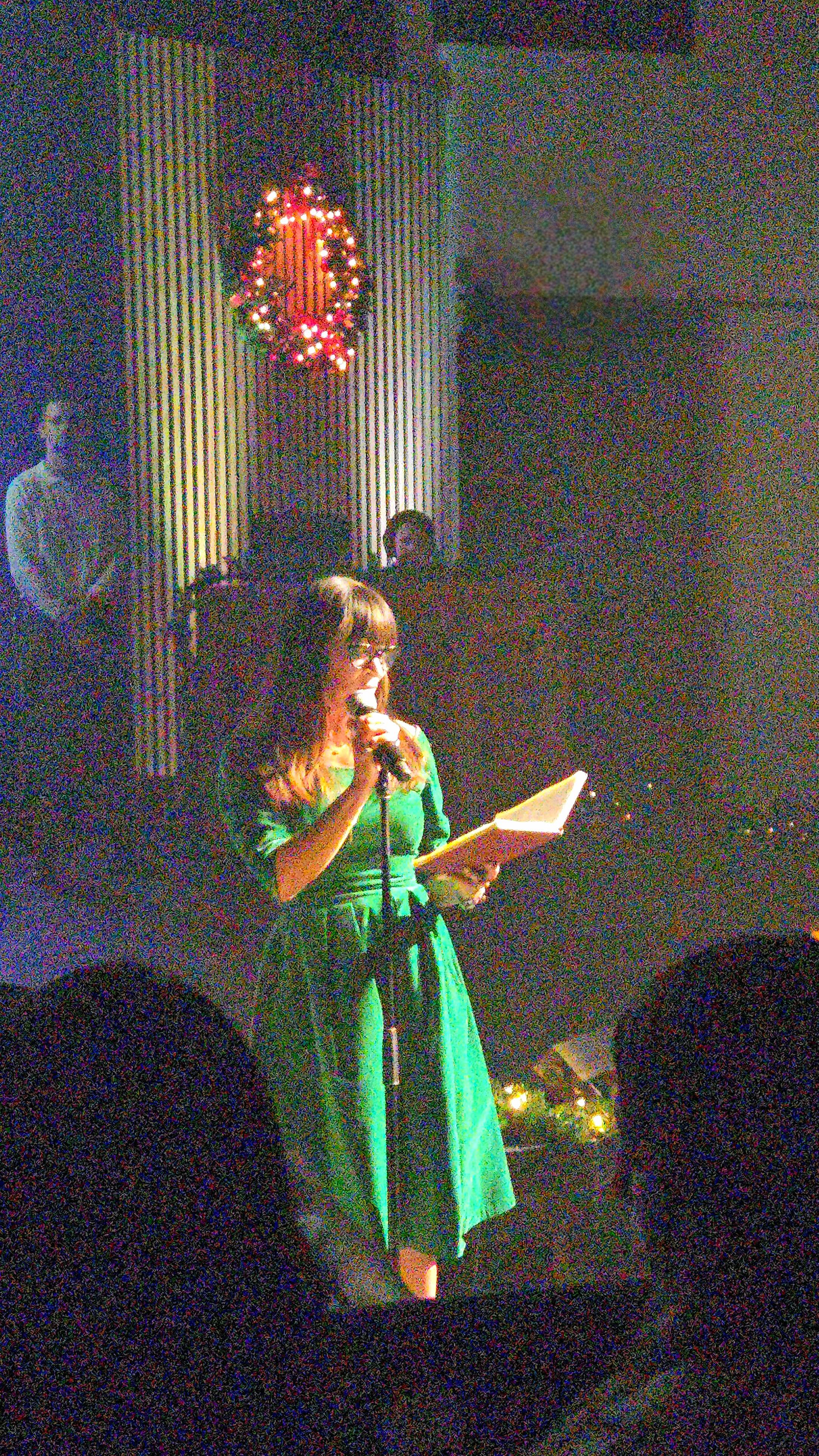 𝘐 𝘸𝘢𝘴 𝘴𝘰 𝘨𝘳𝘢𝘵𝘦𝘧𝘶𝘭 𝘢𝘯𝘥 𝘣𝘭𝘦𝘴𝘴𝘦𝘥 𝘵𝘰 𝘴𝘩𝘢𝘳𝘦 𝘵𝘩𝘦 𝘰𝘱𝘦𝘯𝘪𝘯𝘨 𝘮𝘦𝘴𝘴𝘢𝘨𝘦 𝘧𝘰𝘳 𝘊𝘩𝘳𝘪𝘴𝘵𝘮𝘢𝘴 @southhillsburbank 𝘢𝘯𝘥 𝘧𝘪𝘭𝘭𝘦𝘥 𝘸𝘪𝘵𝘩 𝘮𝘺 𝘥𝘢𝘥’𝘴 𝘱𝘳𝘦𝘴𝘦𝘯𝘤𝘦 𝘵𝘩𝘦 𝘸𝘩𝘰𝘭𝘦 𝘵𝘪𝘮𝘦, 𝘸𝘩𝘰 𝘶𝘴𝘦𝘥 𝘵𝘰 𝘢𝘭𝘸𝘢𝘺𝘴 𝘳𝘦𝘢𝘥 𝘰𝘯 𝘊𝘩𝘳𝘪𝘴𝘵𝘮𝘢𝘴 𝘌𝘷𝘦🤍 𝘈𝘯𝘥 𝘐 𝘤𝘰𝘶𝘭𝘥𝘯’𝘵 𝘩𝘢𝘷𝘦 𝘤𝘳𝘢𝘧𝘵𝘦𝘥 𝘮𝘰𝘳𝘦 𝘢𝘱𝘵 𝘸𝘰𝘳𝘥𝘴 𝘰𝘯 𝘵𝘩𝘦 𝘦𝘷𝘦 𝘰𝘧 𝘵𝘩𝘪𝘴 𝘩𝘰𝘭𝘪𝘥𝘢𝘺 𝘢𝘯𝘥 𝘢 𝘸𝘦𝘦𝘬 𝘪𝘯𝘵𝘰 𝘵𝘩𝘪𝘴 𝘯𝘦𝘸 𝘺𝘦𝘢𝘳.
𝘛𝘩𝘦𝘺 𝘸𝘦𝘳𝘦 𝘸𝘳𝘪𝘵𝘵𝘦𝘯 𝘣𝘺 𝘰𝘶𝘳 𝘸𝘰𝘳𝘴𝘩𝘪𝘱 𝘭𝘦𝘢𝘥𝘦𝘳 @sethwolfe 𝘢𝘯𝘥 𝘢𝘳𝘦 𝘴𝘰 𝘣𝘦𝘢𝘶𝘵𝘪𝘧𝘶𝘭 𝘣𝘦𝘤𝘢𝘶𝘴𝘦 𝘵𝘩𝘦𝘺 𝘳𝘪𝘯𝘨 𝘴𝘰 𝘵𝘳𝘶𝘦. 𝘞𝘩𝘦𝘳𝘦𝘷𝘦𝘳 𝘸𝘦’𝘳𝘦 𝘢𝘵, 𝘸𝘩𝘦𝘳𝘦𝘷𝘦𝘳 𝘸𝘦 𝘧𝘪𝘯𝘥 𝘰𝘶𝘳𝘴𝘦𝘭𝘷𝘦𝘴, 𝘪𝘯𝘥𝘪𝘷𝘪𝘥𝘶𝘢𝘭𝘭𝘺 𝘢𝘯𝘥 𝘤𝘰𝘭𝘭𝘦𝘤𝘵𝘪𝘷𝘦𝘭𝘺, 𝘮𝘢𝘺 𝘸𝘦 𝘧𝘦𝘦𝘭 “𝘢 𝘩𝘰𝘱𝘦 𝘰𝘧𝘧𝘦𝘳𝘦𝘥 𝘧𝘳𝘦𝘦𝘭𝘺 𝘵𝘰 𝘢𝘭𝘭” 𝘢𝘯𝘥 𝘢 𝘳𝘦𝘮𝘪𝘯𝘥𝘦𝘳 𝘵𝘩𝘢𝘵 “𝘎𝘰𝘥 𝘴𝘵𝘦𝘱𝘴 𝘵𝘰𝘸𝘢𝘳𝘥 𝘩𝘶𝘮𝘢𝘯𝘪𝘵𝘺, 𝘯𝘰𝘵 𝘢𝘸𝘢𝘺 𝘧𝘳𝘰𝘮 𝘪𝘵 𝘢𝘯𝘥 𝘭𝘪𝘨𝘩𝘵 𝘴𝘵𝘪𝘭𝘭 𝘣𝘳𝘦𝘢𝘬𝘴 𝘵𝘩𝘳𝘰𝘶𝘨𝘩.” ✨
𝘔𝘦𝘳𝘳𝘺 𝘊𝘩𝘳𝘪𝘴𝘵𝘮𝘢𝘴 𝘌𝘷𝘦❤️