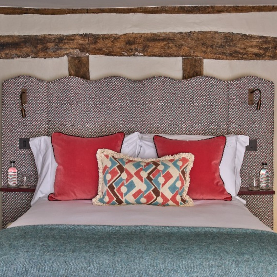 The Cosy Double blends historic charm with modern comfort. Relax in the timber-beamed room, enjoy the spacious bathroom, and treat yourself to a fresh pastry with tea or coffee in bed.