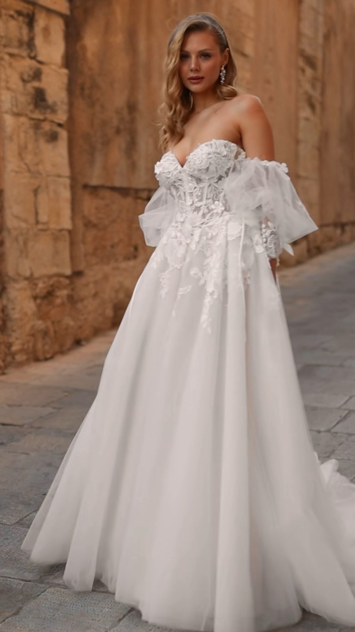 PUNTOSPOSA in Saarbrücken 🤍
Für Bräute, die das Besondere suchen .
Feinste Spitze, liebevolle Details und eine Passform, die verzaubert.
Mit ganzem Herzen, viel Erfahrung und einem sicheren Gespür für jede Braut zählen wir zu den führenden Adressen für Brautmode im Saarland 🤍
Sichere Dir deinen persönliche Anprobe Termin in entspannter, familiärer Atmosphäre.
Freue mich dich bald begrüßen zu dürfen ,
Ciao Maria 🫶🏻
📍 Saarland
📩 Terminvereinbarung über den Link in der Bio
#braut #brautmodesaarbrücken #brautkleidanprobe #verlobunganweihnachten #hochtzeit