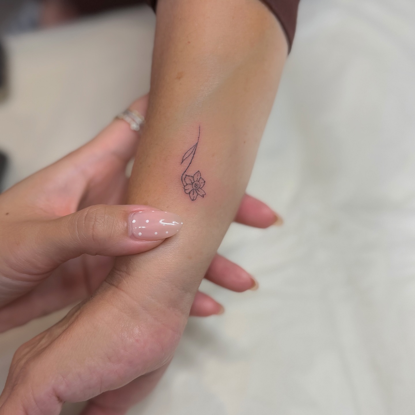 Birth flower 🌼
.
.
#TinyTattoo
#SmallTattoo
#MinimalTattoo
#MicroTattoo
#DelicateTattoo
TinyInk
FineLineTattoo
SimpleTattoo
InkedMinimalism
MinimalistTattoo