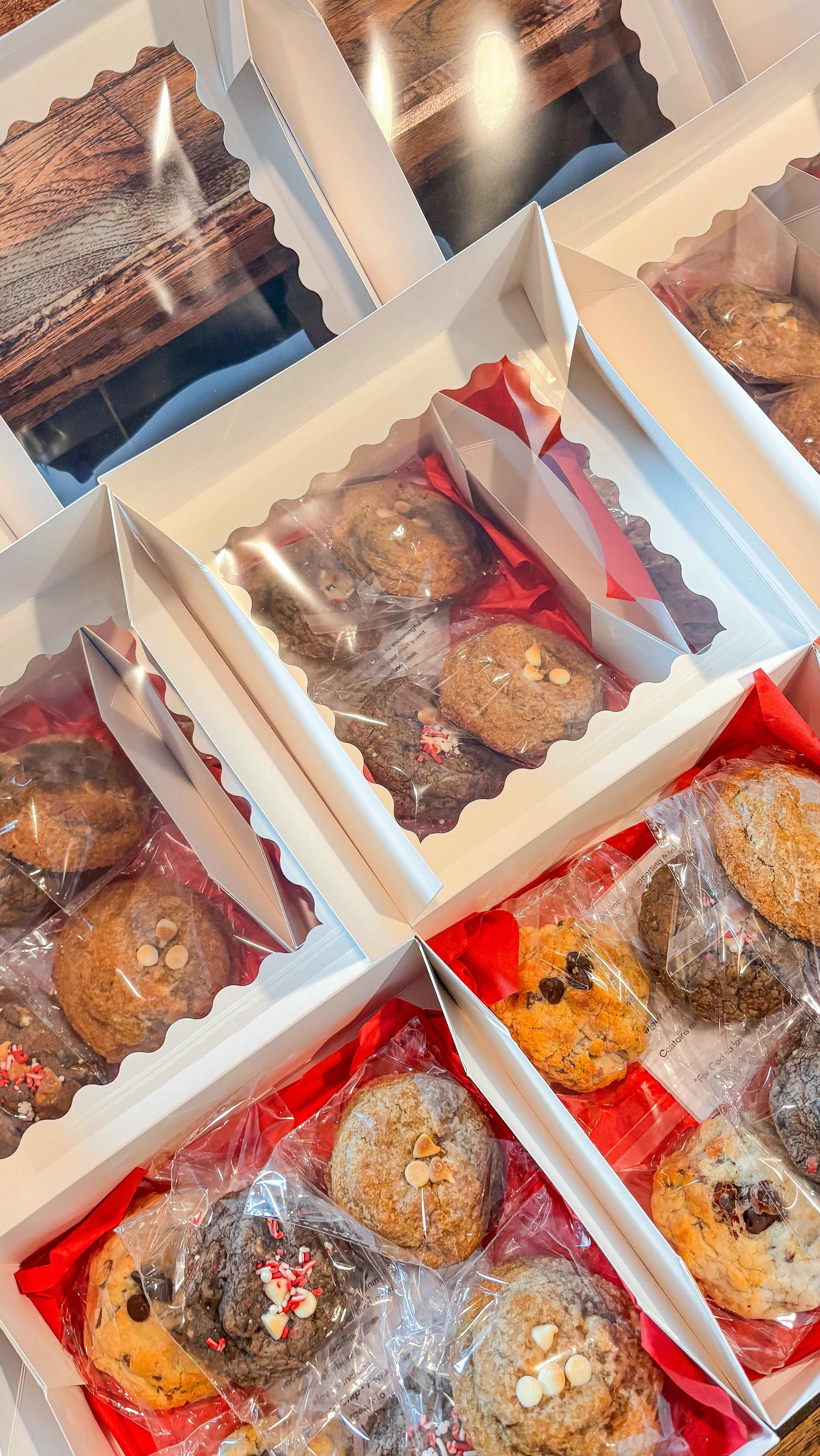 pack cookie box pickups with me! 🎄🤍🫶🏾✨
I cannot believe Christmas is actually three days away 🥹
I did a mix of chocolate chip, ginger snap and peppermint bark for these! 🤩
Luke 2:7 ✝️
#madebybernadine #jumbocookies #christmasbaking #bakersofinstagram #chocolatechipcookies