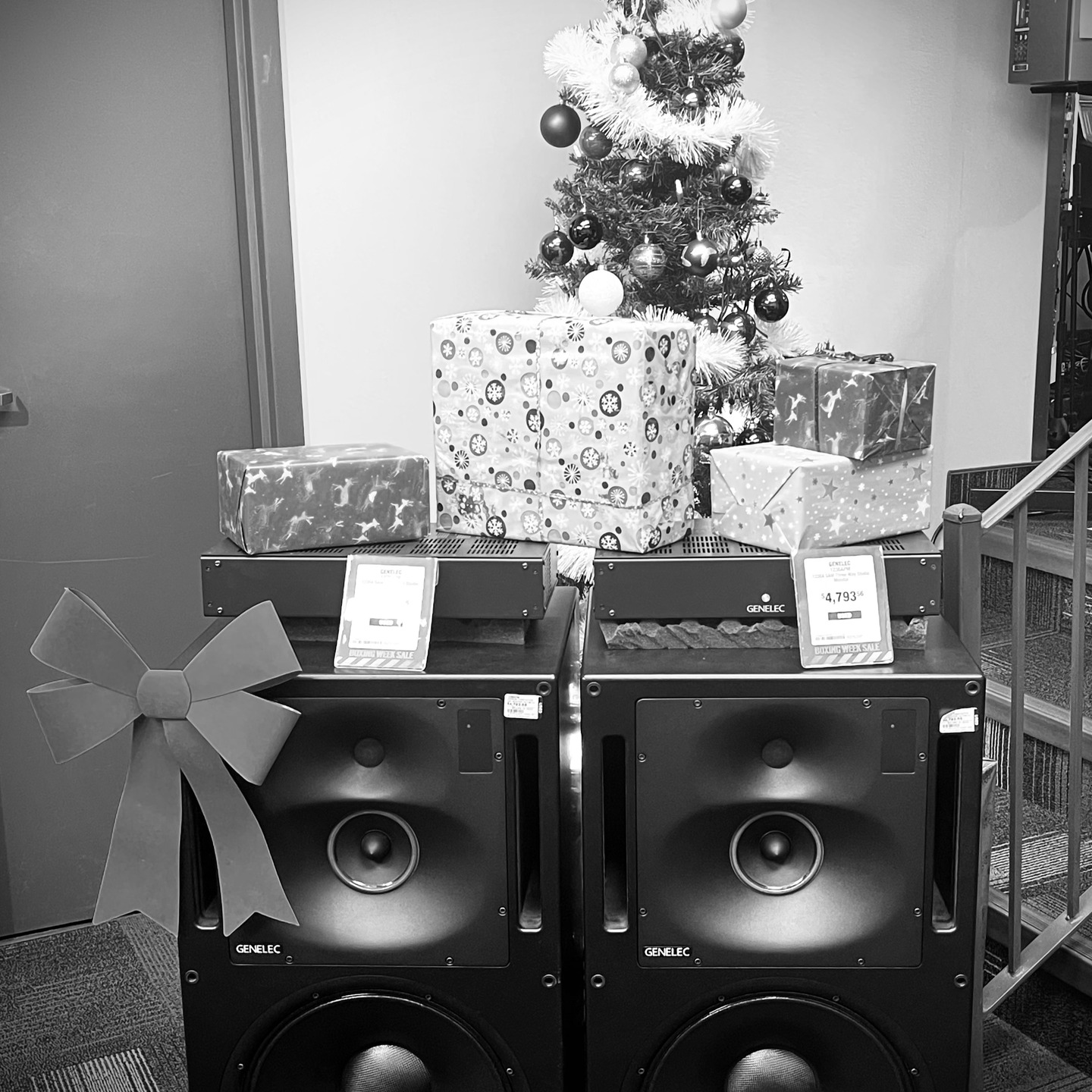 Happy Holiday recording friends!!
We thought we'd share little teaser of what's going to be available for our boxing week sale up here at 935 Bloor street West.
Take a gander at the pictures and feast on the saving to come.
We wish you all the very best over for the holiday season and the New Year!
~ LMPRO
@longandmcquade @ysl_pro