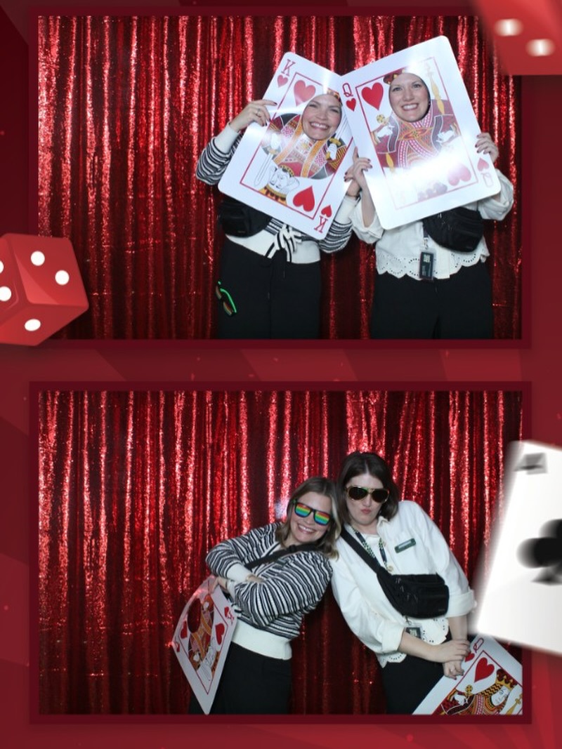 We love the calm before the storm. The time after the set up, run through and finishing touches, but before the guests arrive. This is when you can find us in the photo booth or doing a little karaoke mic check 🎤
Thankfully, @smoothmanmusic & @freshframesnwa put up with our shenanigans!