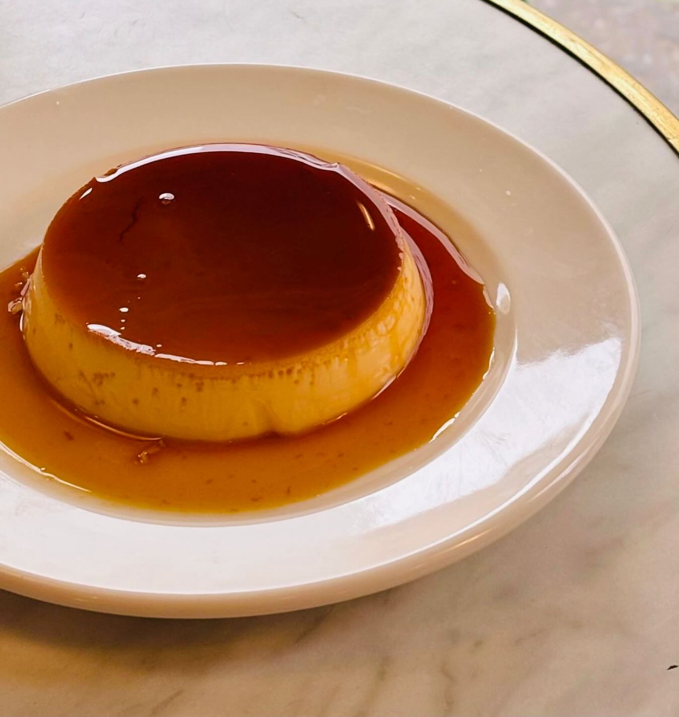 La crème caramel. Un classique, tout en légèreté.