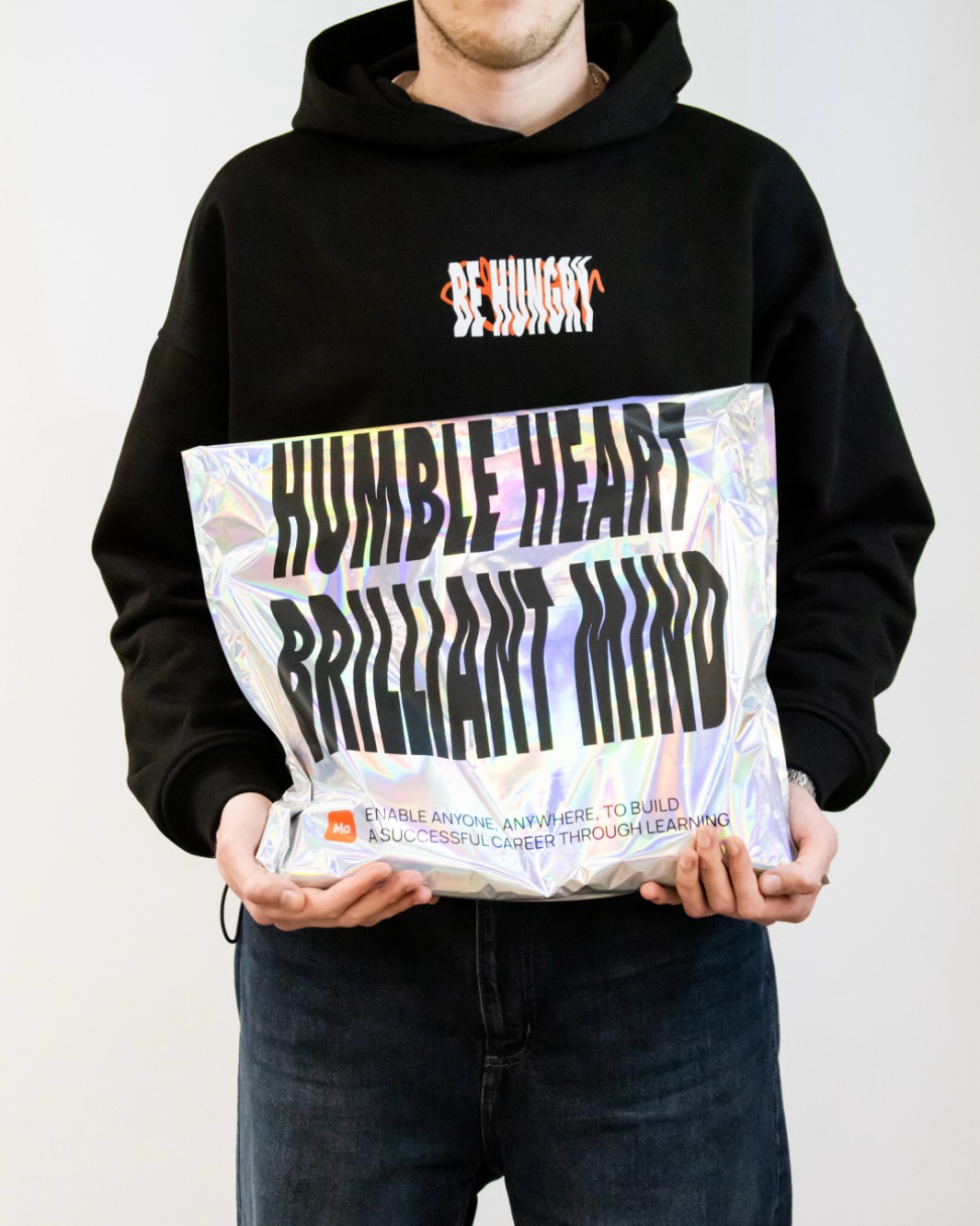 Раді поділитися з вами нашою співпрацею з @mate_academy 🤍
Ми віримо, що корпоративні подарунки можуть бути універсальними, але водночас індивідуальними — такими, що передають характер компанії та залишають приємні емоції. Саме тому ми допомагаємо бізнесам створювати подарунки, які не просто виглядають красиво, а й підкреслюють айдентику та цінності бренду 😍
Дякуємо @mate_academy за довіру ✨
Якщо ви теж шукаєте подарункові рішення, що говорять мовою вашої компанії — ми знаємо, як це зробити!