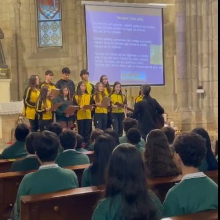 Nuestro "Coro de Secundaria All Stars" os desea una Feliz Navidad.
"Cuando das sin esperar, cuando quieres de verdad, cuando brindas perdón en lugar de rencor, hay paz en tu corazón"
#educaciónsecundaria #educaciónmusical #colegiofranciscanoscoruna #lamusicaesunvalor