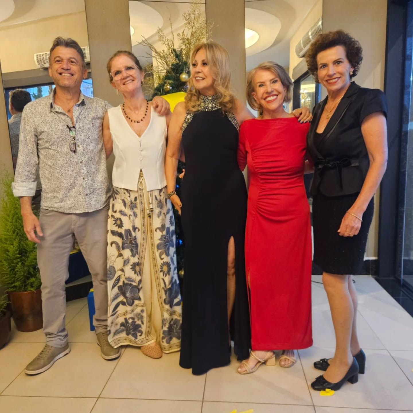 ✨ Que o Natal não seja apenas uma data, mas um jeito de caminhar pela vida.
Que cada passo seja guiado pelo amor, pela partilha e pela amizade 💫
A Diretoria da ACACSC deseja a todos um Natal de luz e um 2026 de saúde, encontros e muitos caminhos percorridos juntos. Que seja Natal… todos os dias. ❤️
#NatalTodoDia #acacsc #Gratidão #AmorQueTransforma #2026