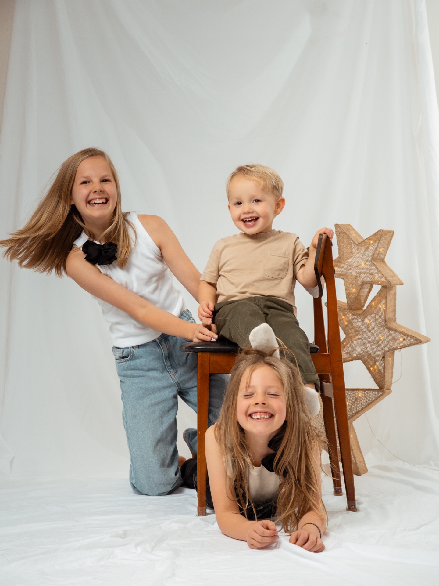 A new year begins ✨
Thank you for inviting me into your lives, your milestones, your quiet moments and celebrations.
I’m endlessly grateful.
Wishing you a 2026 filled with warmth, beauty, and memories that matter 🤍
Happy New Year!
Nadya xx
#northernirelandphotographer #northernireland #familyhotos #studiophoto