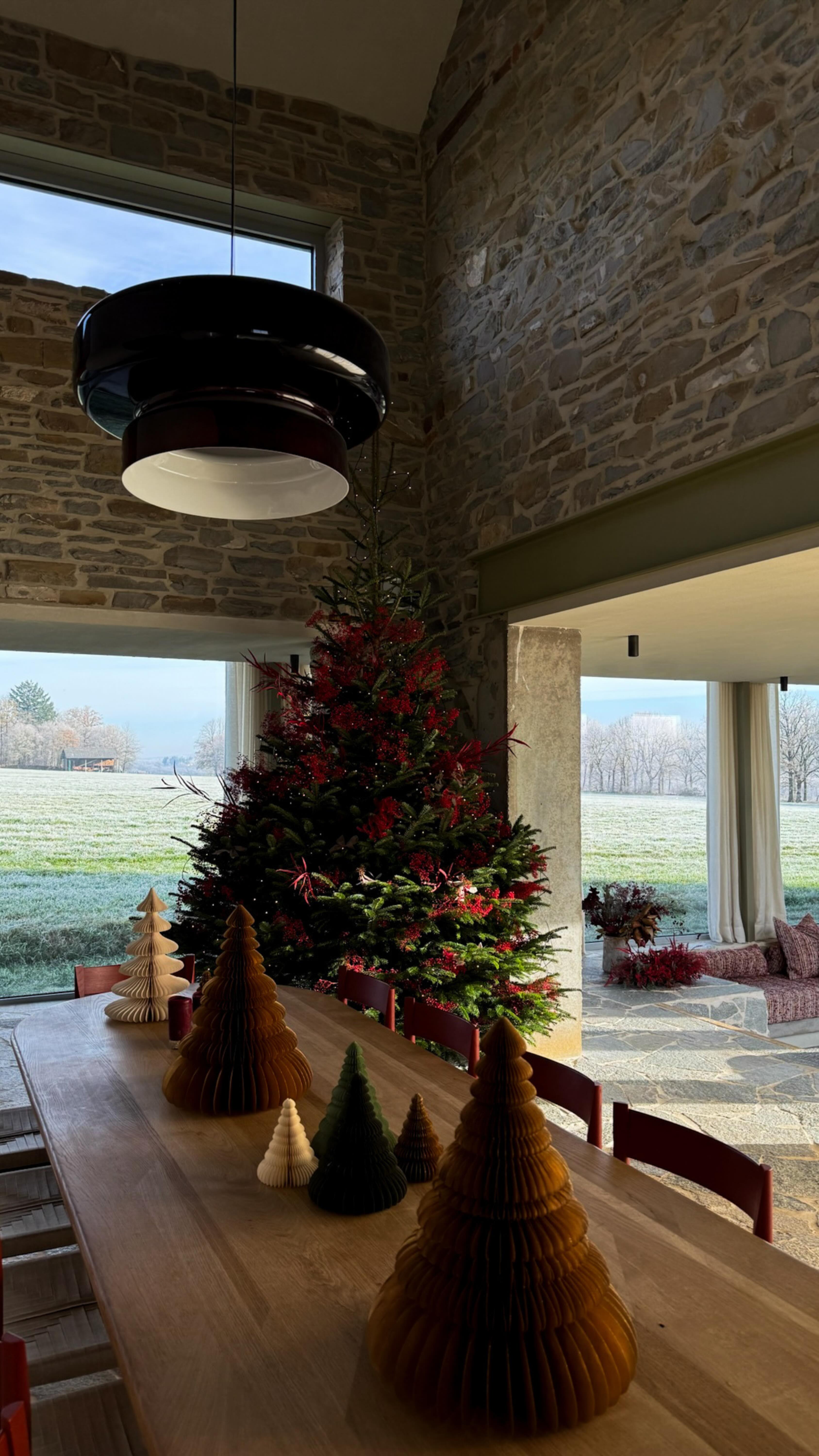 Firelight, forest stillness, long tables and time well spent.
Christmas at Maison Oscar, where the season slows you down.
Wood crackling • candles glowing • winter light flickering