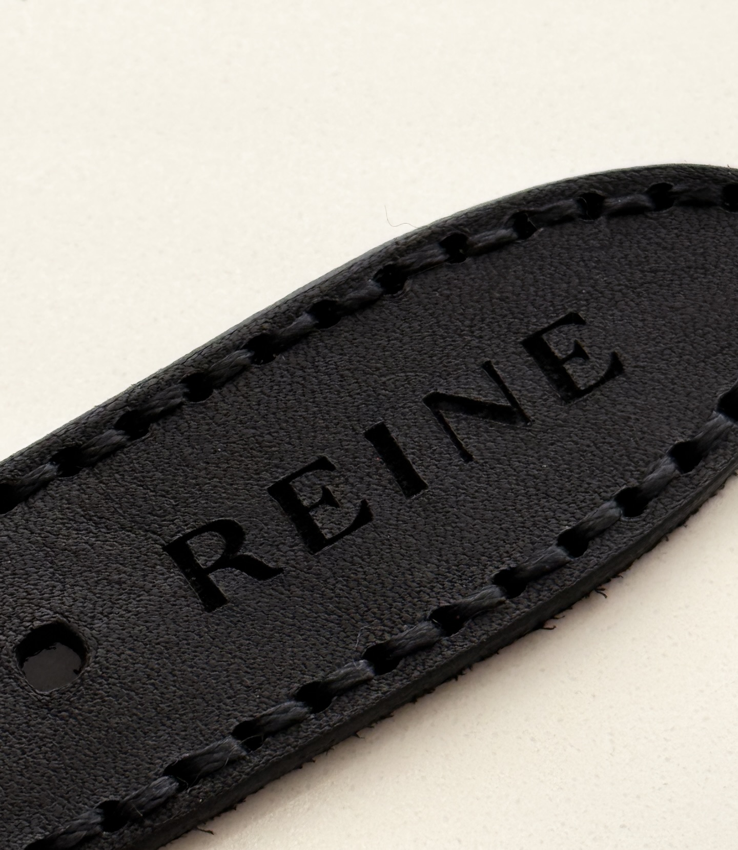 She pulls the look together with one final move.
Not loud.
Not overdone.
Just intentional.
What do you think we’re calling her?
👑🐎🥂
Drop your guess below ⬇️