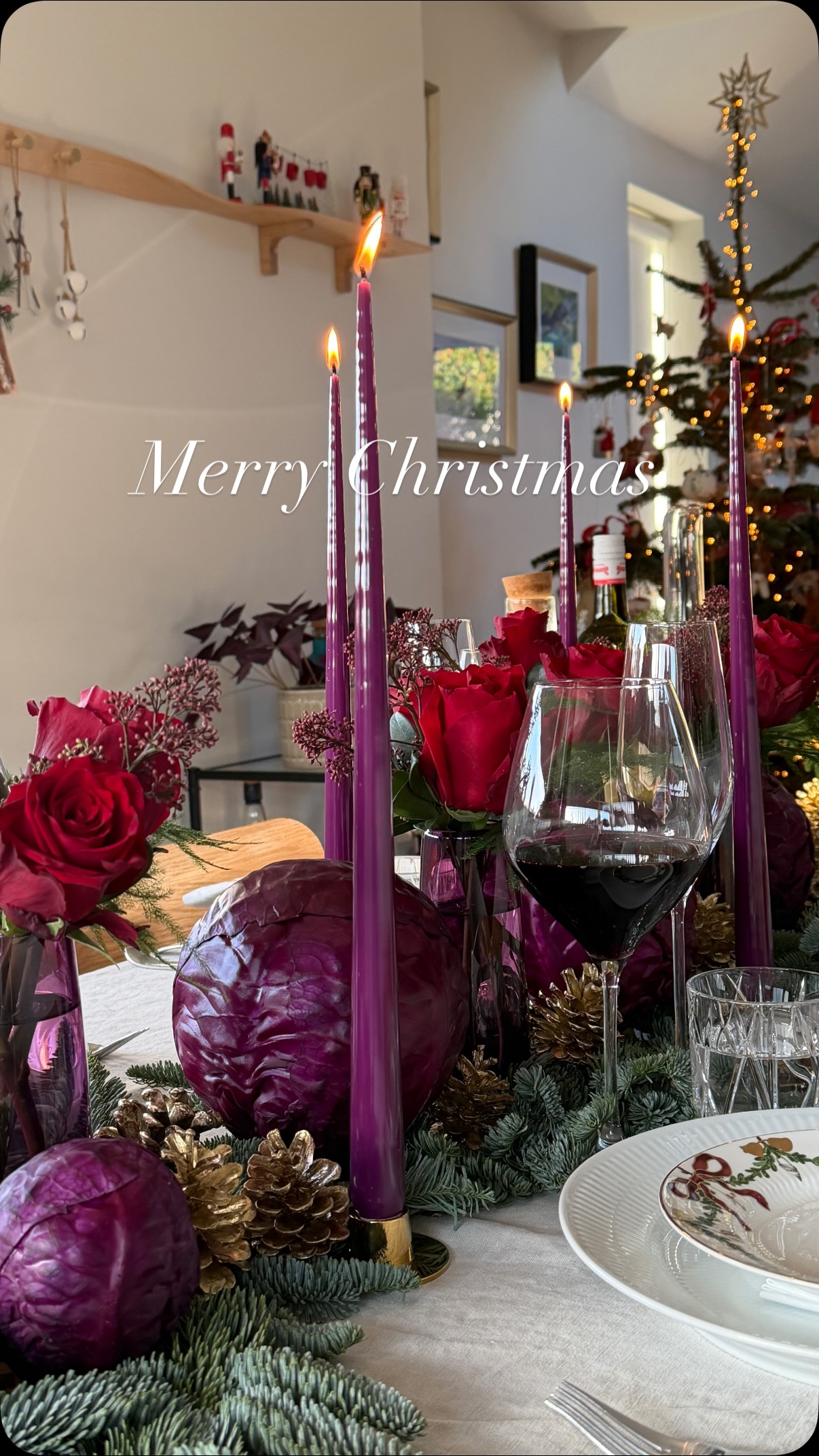 Just like that a Christmas tablescape ready for a feast.
#tablescapestyling #tablescapedesign #tablescape #blomsterdekoratör #christmastabledecor
@esteranderik @holmegaard_design @neptunehomeofficial @fortnums @hanschristmasandersen @scandinavianhomeware