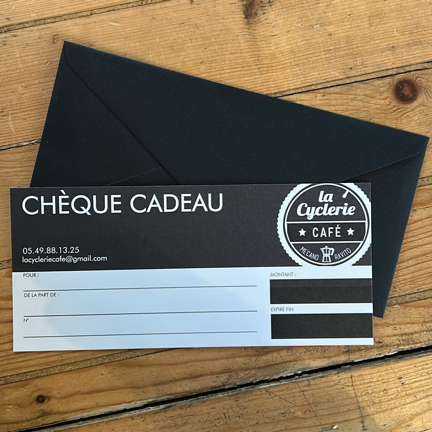 NOËL ! 🎁🎄
Dernière ligne droite et tu n’as pas d’idée pour les derniers cadeaux ?
Les chèques cadeau de La Cyclerie Café sont disponibles.
Passez de bonnes fêtes ! 🎉🥳🥂