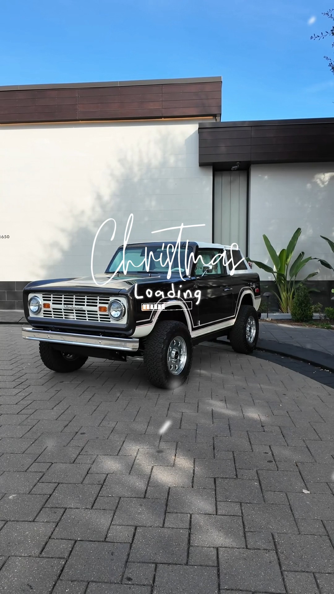 There is still time for that last-minute holiday gift just waiting for you at Vintage Modern Houston. ๐
#VintageModern #ClassicCars #LuxuryGifts