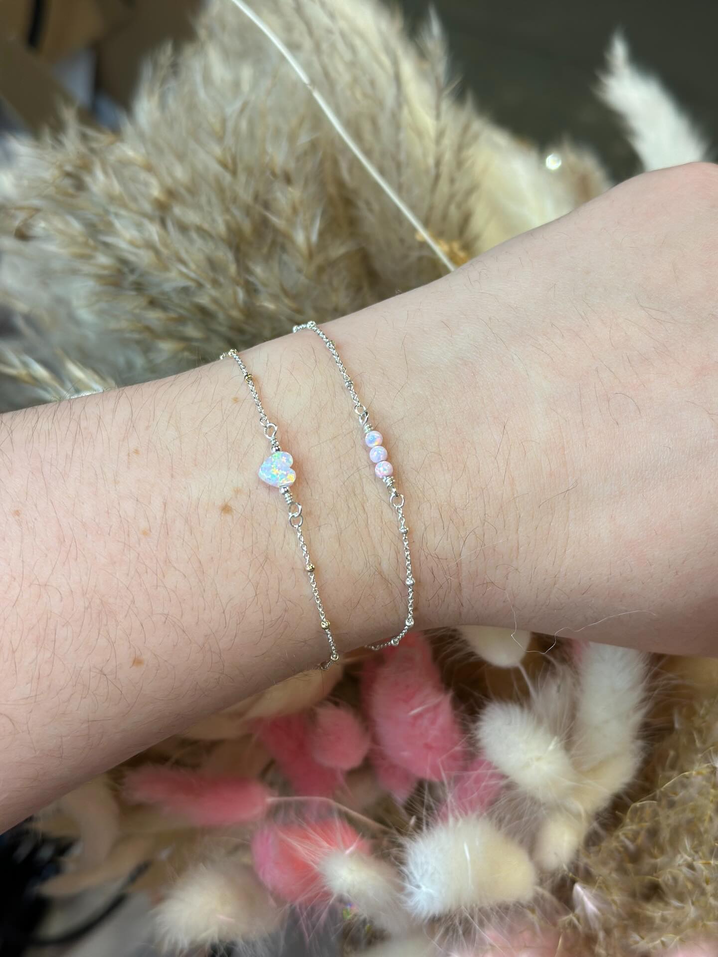 ✨ Aprilya à Trois-Rivières | Bijoux permanents personnalisés ✨
Je serai au Carrefour Trois-Rivières les 3 et 4 janvier pour le Marché des rabais du Nouvel An 🎉
💎 Bijoux sans fermoir
Créez votre bijou sur place, à votre image :
▫️ bracelet, collier ou cheville
▫️ ajusté parfaitement à votre taille
▫️ sans fermoir, confortable et durable
▫️ personnalisé et créé par vous
Un bijou symbolique, intemporel et unique ✨
📍 Carrefour Trois-Rivières
🗓 Samedi 3 janvier | 9 h à 16 h
🗓 Dimanche 4 janvier | 10 h à 17 h
🎁 Rabais spéciaux du Nouvel An sur place
👉 Venez créer le vôtre 💛
#AprilyaBijoux #BijouxPermanents #SansFermoir #BijouxPersonnalisés #TroisRivières MarchéLocal RabaisNouvelAn