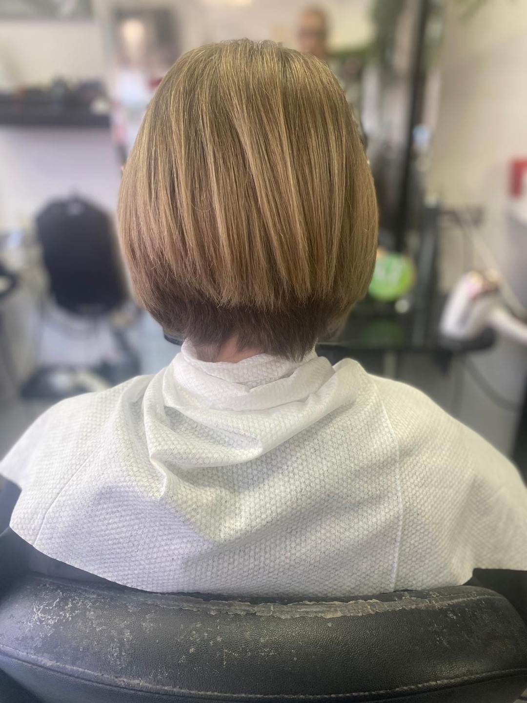 ✂️ Bob Goals Achieved by Our Bob Specialist, Vinnie! Sleek, sharp, and effortlessly stylish — this is the power of a perfectly executed bob 😍
Vinnie shaped this cut to frame the face beautifully, adding texture and movement for that modern, chic finish. Whether it’s a classic bob, blunt cut, or textured style, Vinnie’s the expert who nails it every time
Ready for your dream bob? Book with Vinnie today!
#MarkJamesHair #BobSpecialist #PerfectBob #HairTransformation #StaffordHairdresser #SleekAndChic #FaceFramingCut #HairGoals