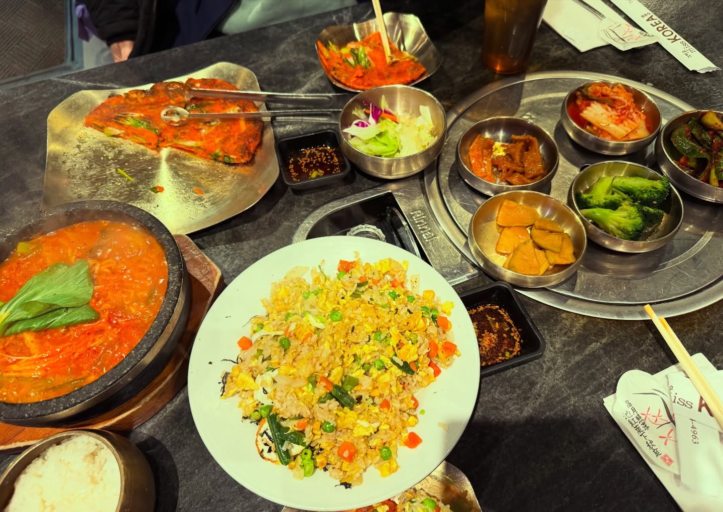 “Twelve Days of Christmas” 9/12: Physical Vitality
Winter comfort to me looks like warm air, a short walk, or a nourishing meal.
My body always thanks me for the gentler choices.
What feels like comfort to you lately?
#twelvedaysofchristmas #sevenpillars #nourishingmeal #koreanfood #tasteoflife