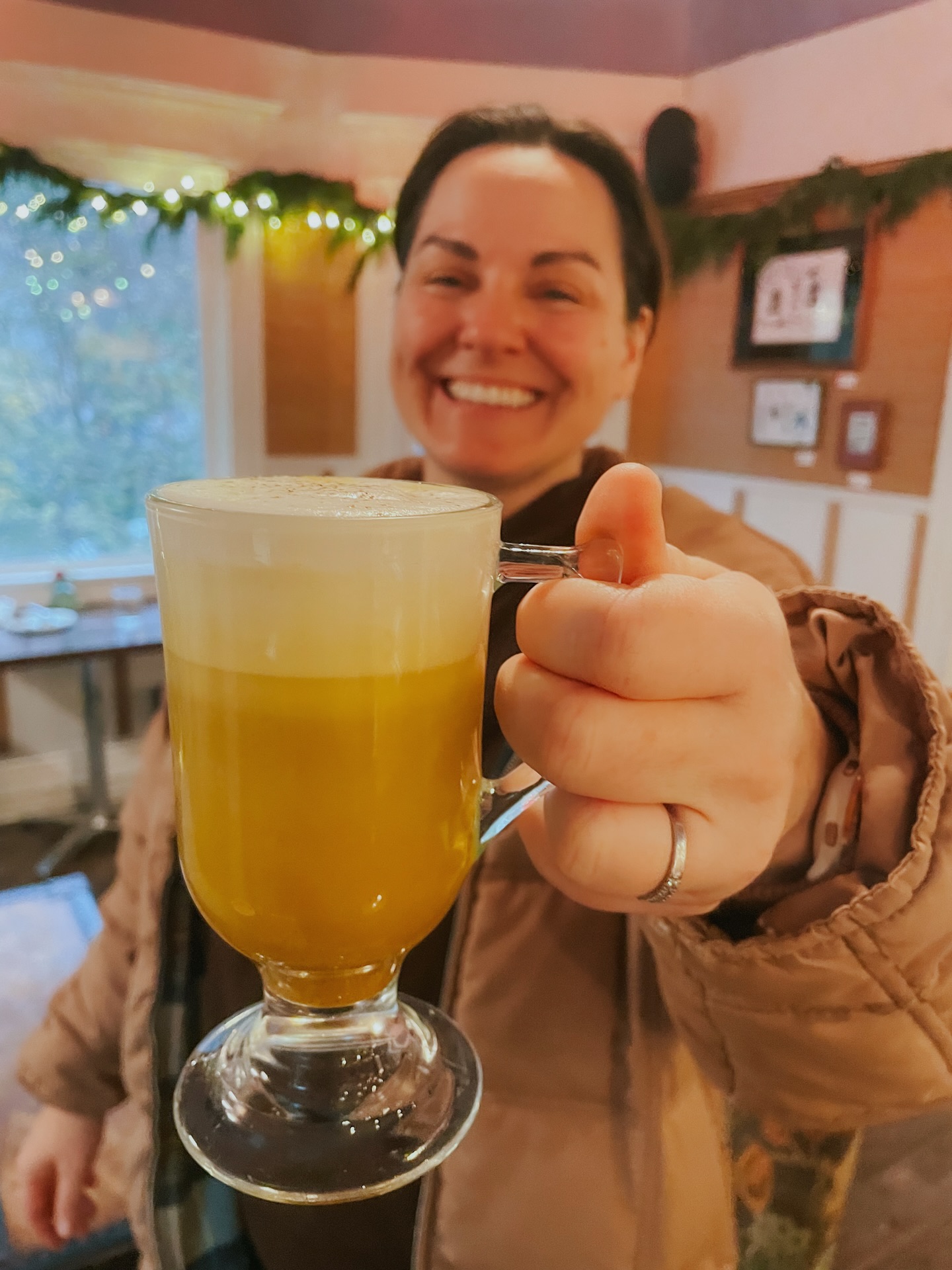 Our Winter drink specials are bringing in nonstop holiday cheer over here 🙂↔️✨ Whether it’s for to-go or for dine-in, we love seeing our regulars happy faces! ❤️
Featured in photo:
💛 Golden Mylk Latte
🤎 Brown Sugar Vanilla Mocha
🤍 Cinnamon Toast Crunch Latte
🧡 Chai