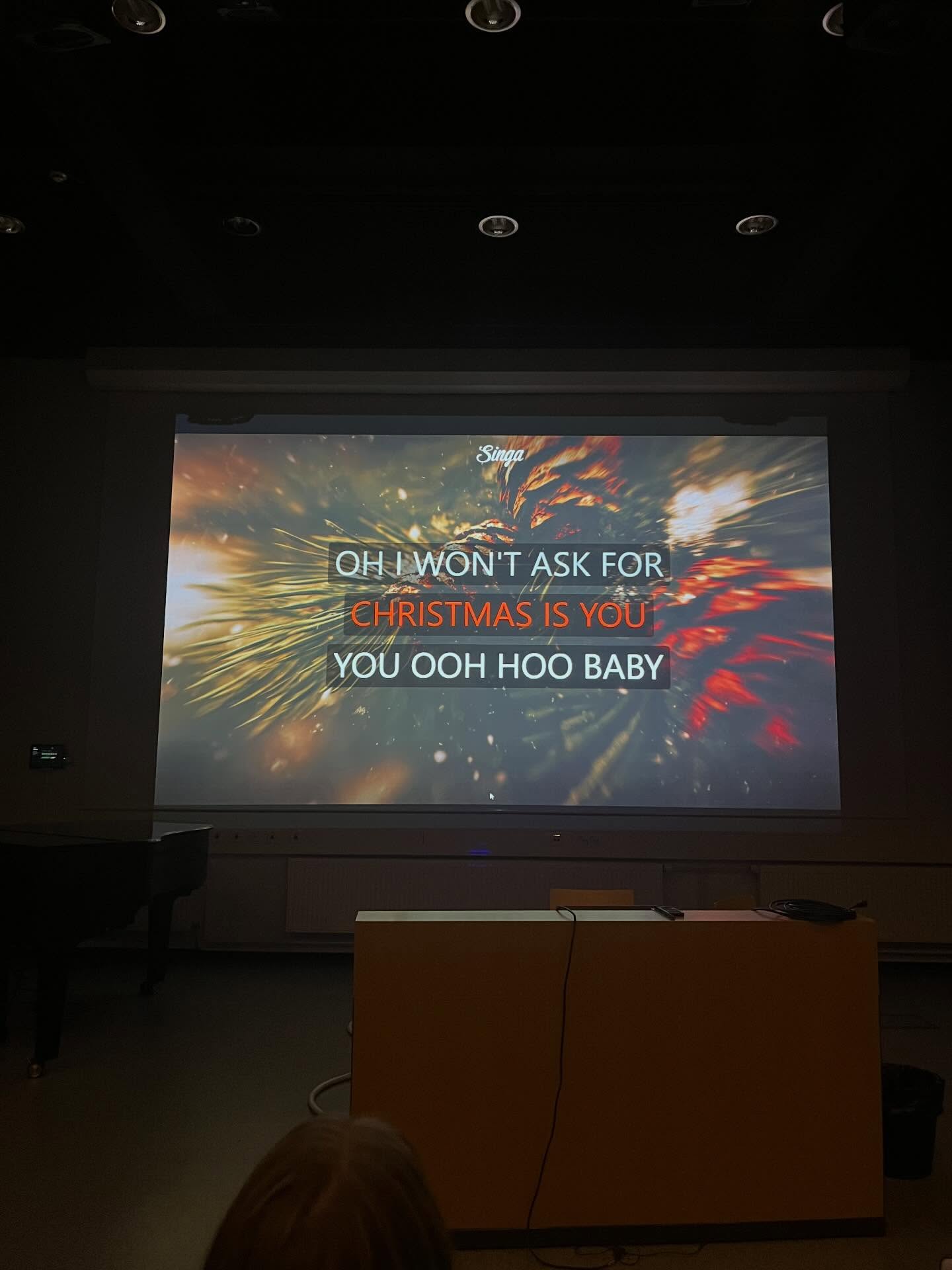 Tänään koulussamme laulettiin joululauluja sekä nautittiin mehua ja pullaa.😋 Hyvää ja rauhallista joulua!🎅🎄✨