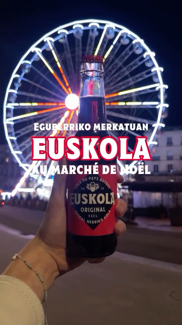 Euskola x Marché de Noël de Bayonne ✨🎄
Venez déguster un Euskola et profiter de la magie de Noël au marché de Noël de Bayonne !
📍Food Truck Kintalo
🕯️ Boissons gourmandes, ambiance conviviale et esprit de fêtes au rendez-vous
Zatozte Euskola bat gozatzera eta Eguberriko magiaz baliatzera Baionako Eguberriko merkatura
📍Food Truck Kintalo
🕯️ Edari gurmantak, giro atsegina eta besten giroa
Venid a degustar un Euskola y disfrutar de la magia de la Navidad en el mercado de Navidad de Baiona truck Kintalo.
📍 En el food truck Kintalo
🕯️ Bebidas gourmet, ambiente acogedor y espíritu festivo garantizados
#euskola #eguberri #euskalherria #noël #baiona