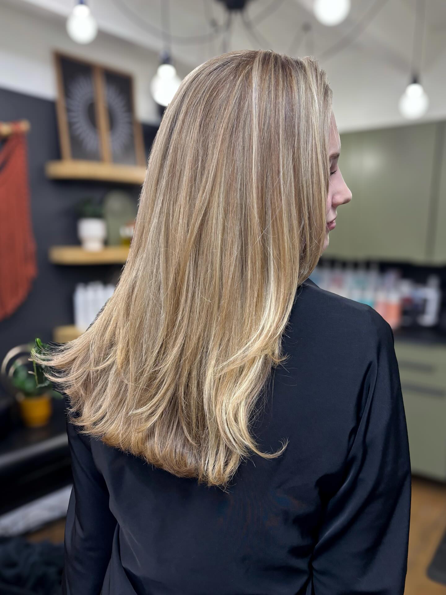✨Sometimes the best color transformations aren’t about going lighter—they’re about going *richer*.
✨This client has a beautiful natural blonde blonde, but it was reading flat and one-dimensional. With just a highlight we’d achieve the lightness we desired but multidimensional was the goal. So we added warm lowlights throughout to create depth and movement that works with her natural base.
✨The result? Color that looks sun-kissed and lived-in, not processed. Dimension that catches the light from every angle. Warmth that complements her skin tone instead of washing it out.
✨This is what intentional color work looks like—we’re not just applying color and calling it a day. We’re strategically placing tones that enhance what you already have while creating the depth and richness your hair is craving.
Ready for color that enhances instead of overpowers? Link in bio.