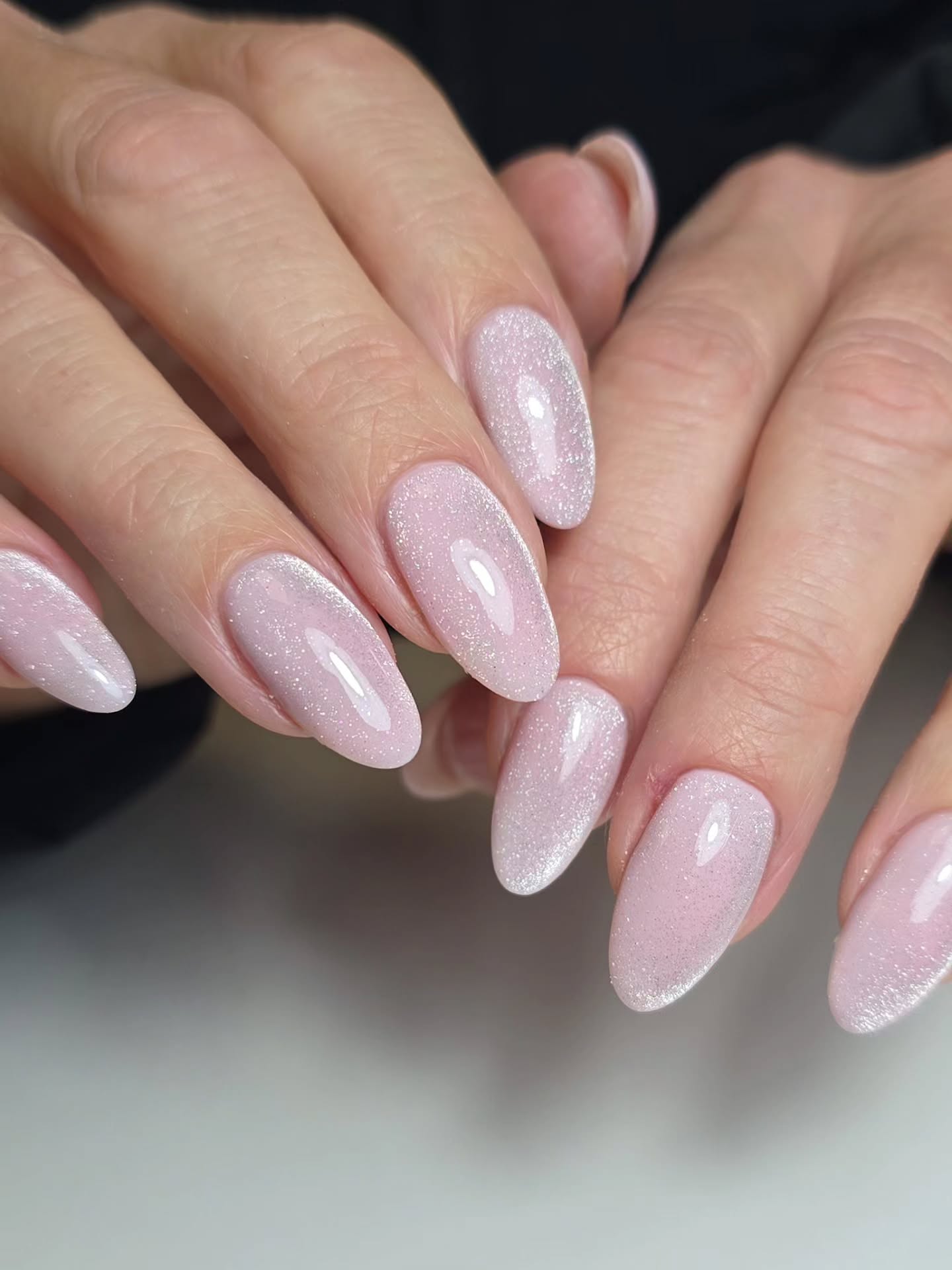 The nails that you all loved on my story 🥰.
It's the perfect subtle sparkle to see you through Christmas & into the new year ✨️✨️
The base colour is @nailsbycodiex Strawberry Cream.
The cat eye gel was @yogurtnail.co.kr MG.24.
#cateyenails #pinknails